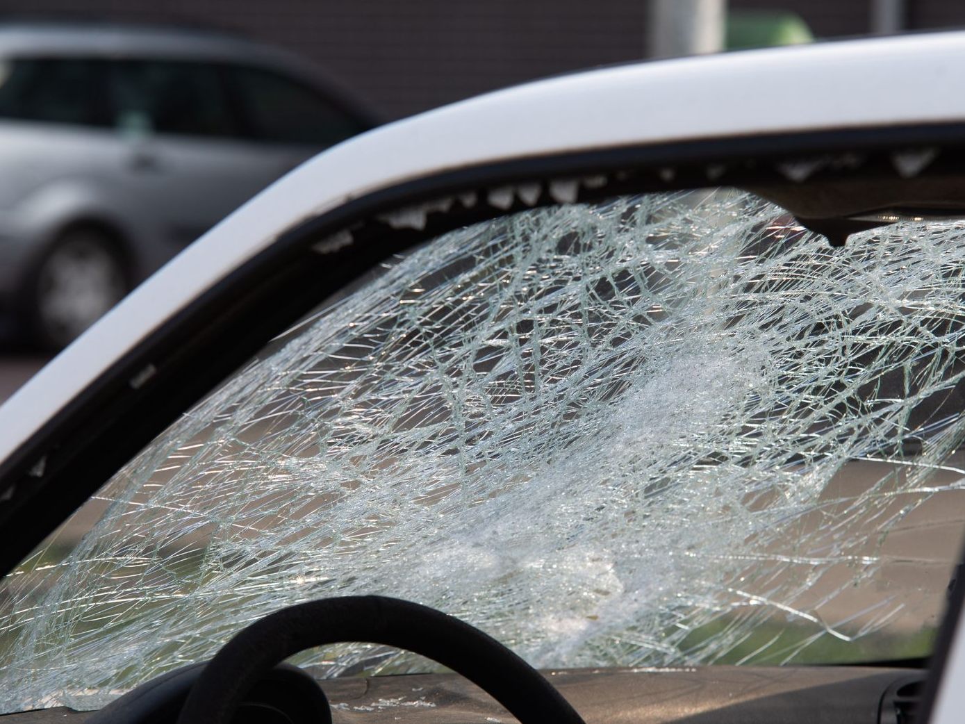 In Niederösterreich fuhr ein Autofahrer einen 22-Jährigen an.