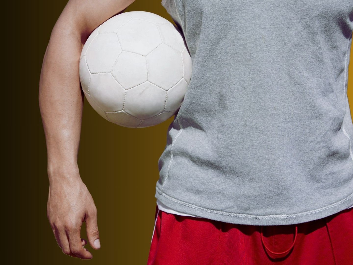 Der 16-Jährige war gerade am Weg zum Fußballtraining in Wien-Donaustadt, als ein Unbekannter versuchte, ihn zu berauben. Der 16-Jährige war gerade am Weg zum Fußballtraining in Wien-Donaustadt, als ein Unbekannter versuchte, ihn zu berauben.