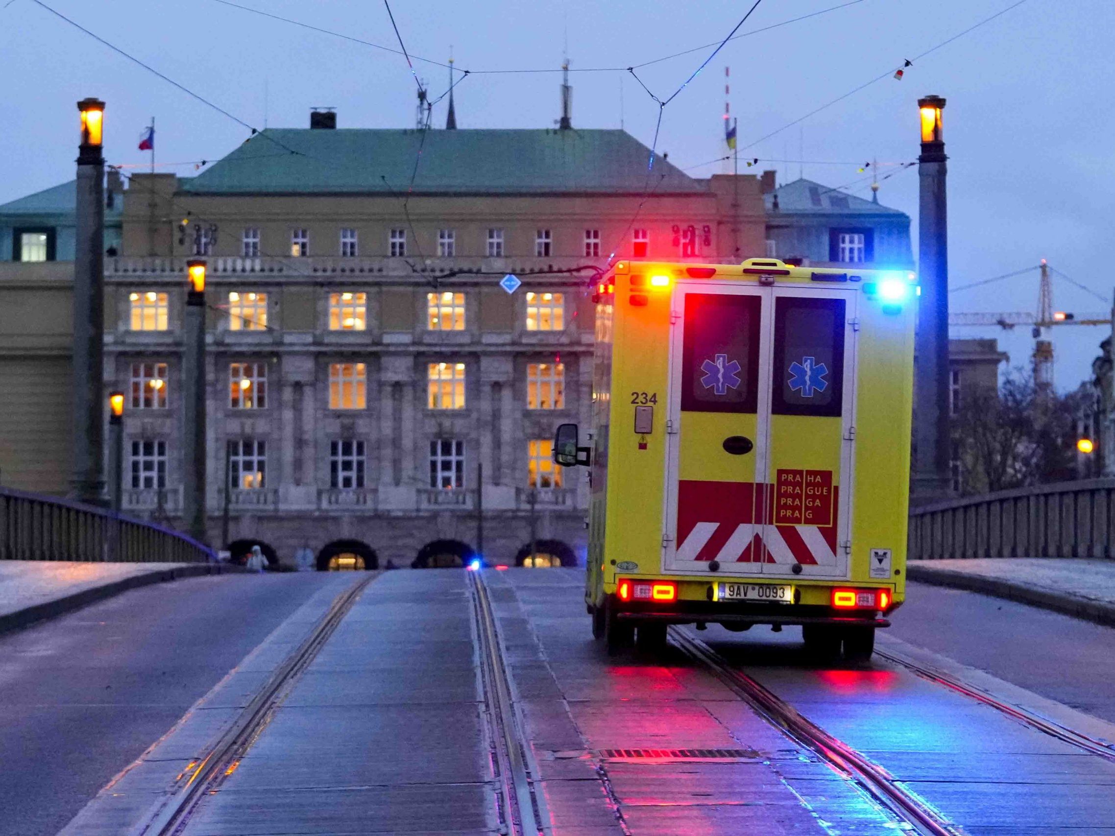 Bei einer Schießerei an einer Universität in Prag wurden mehrere Menschen getötet und verletzt. Bei einer Schießerei an einer Universität in Prag wurden mehrere Menschen getötet und verletzt.