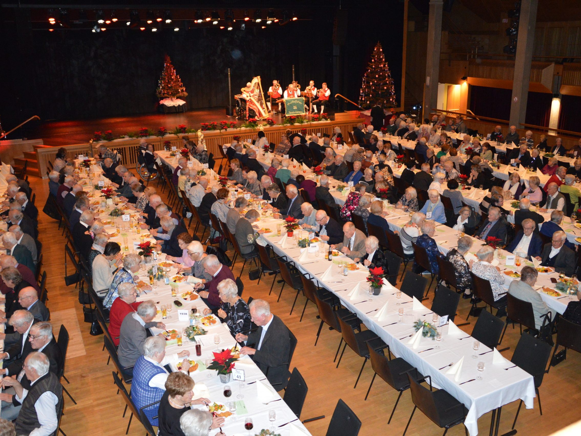60. Fest der älteren Mitbürgerinnen und Mitbürger 60. Fest der älteren Mitbürgerinnen und Mitbürger
