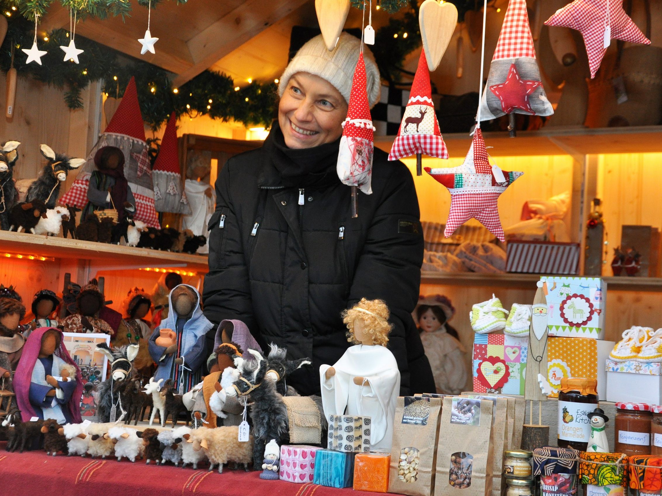 Noch bis Weihnachten ist Natalie Mossmann in ihrem Wissen macht Stark-Hüttle am Dornbirner Christkindlemarkt anzutreffen.