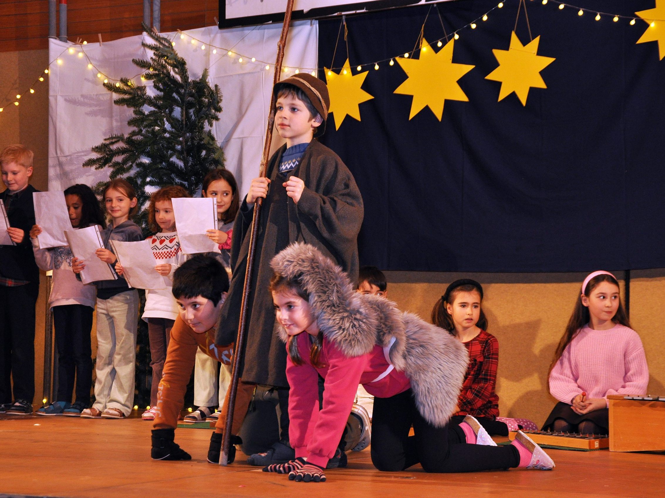 Die Oberdorfer Volksschüler bezauberten mit ihren weihnachtlichen Aufführungen. Die Oberdorfer Volksschüler bezauberten mit ihren weihnachtlichen Aufführungen.