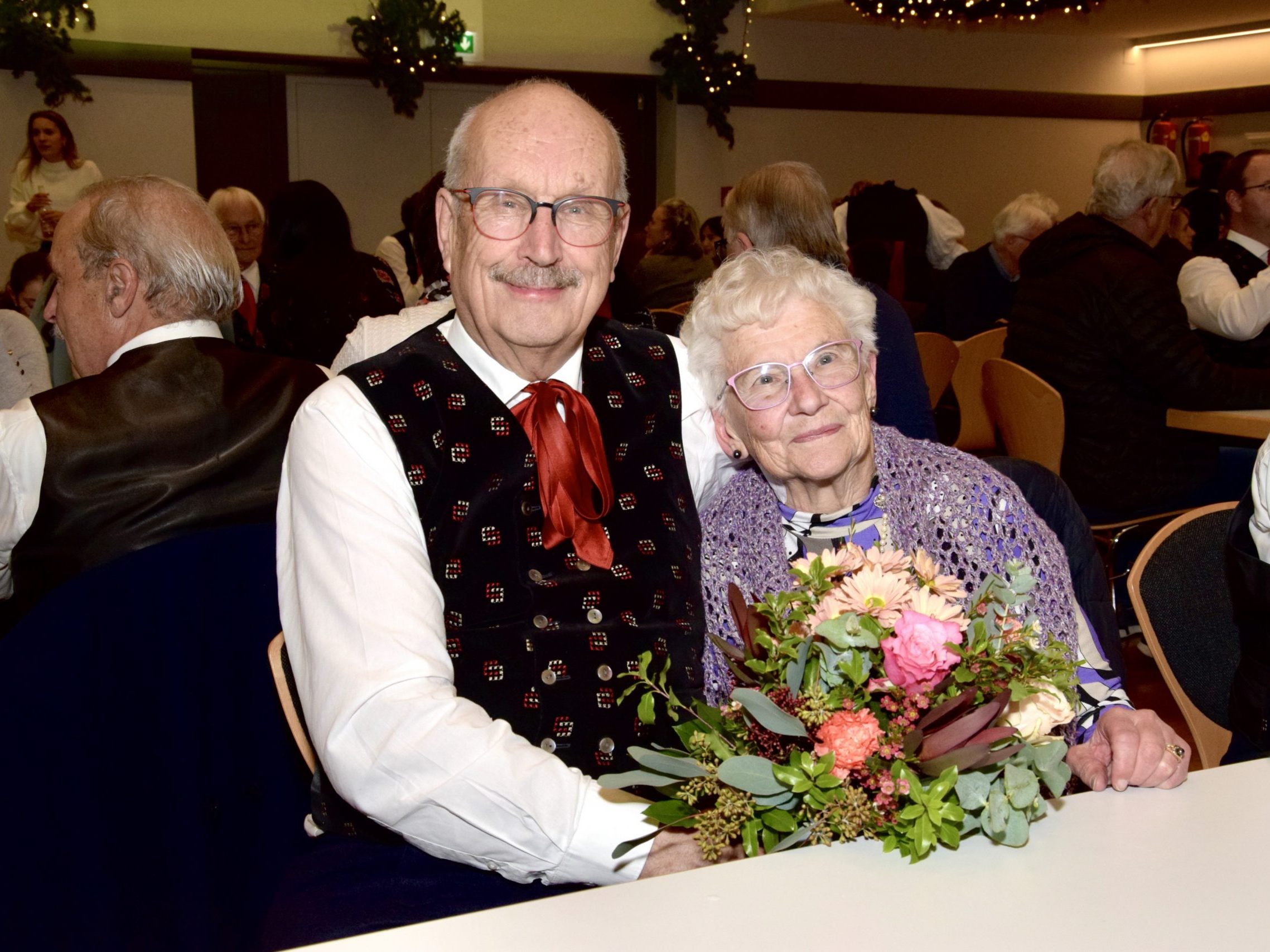 Die Stadtmusik Bludenz ehrte ihr Mitglied Otmar Branner, hier mit Gattin Hildegard, für 60-jährige Vereinszugehörigkeit.