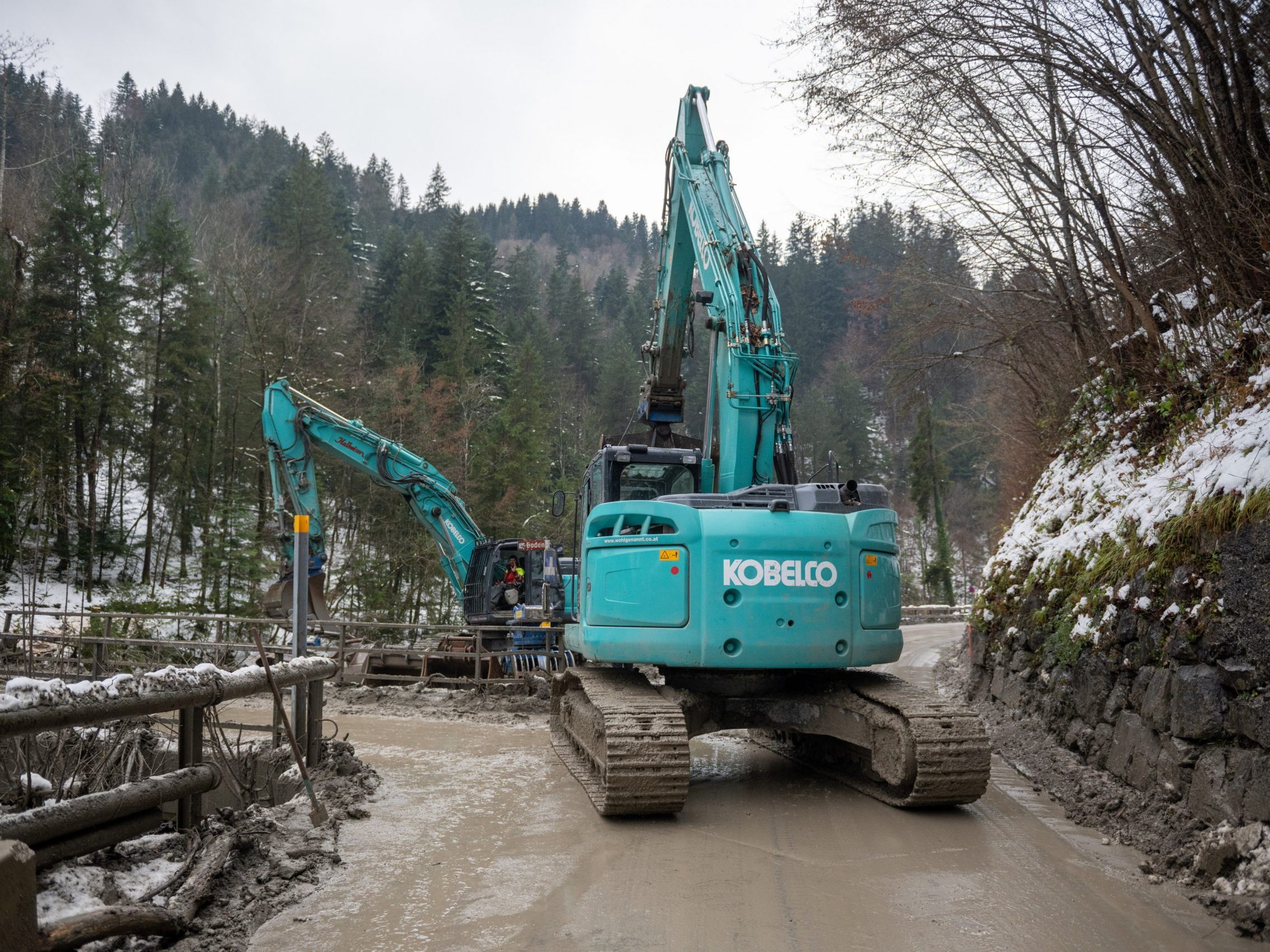 Ein fortschrittliches Überwachungssystem wird in Dornbirn eingerichtet, um die Bewegungen im Rutschgebiet oberhalb der Parzelle Boden zu überwachen und bei Bedarf Warnungen auszusenden. Ein fortschrittliches Überwachungssystem wird in Dornbirn eingerichtet, um die Bewegungen im Rutschgebiet oberhalb der Parzelle Boden zu überwachen und bei Bedarf Warnungen auszusenden.