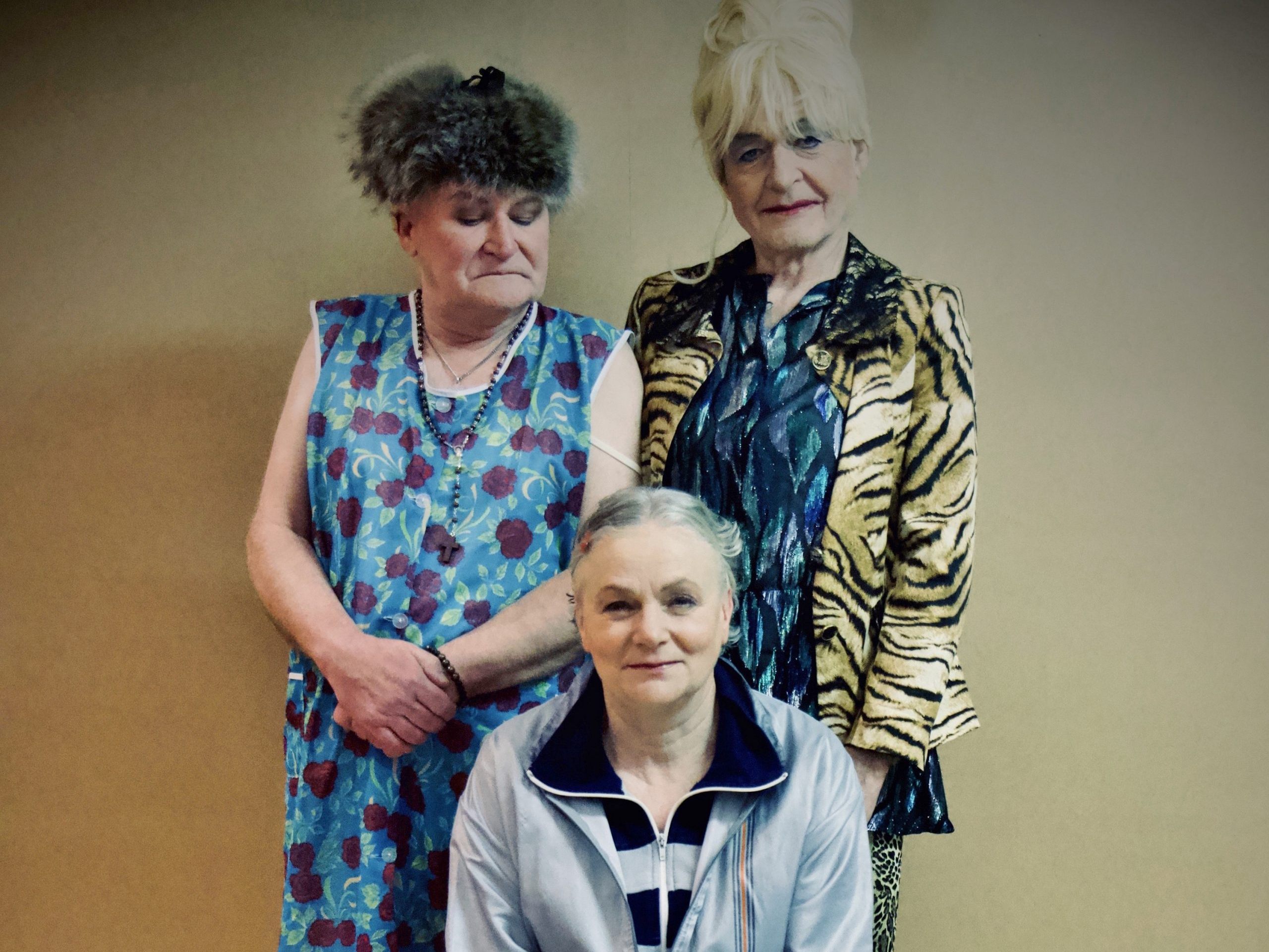 Die drei Präsidentinnen (gespielt von Robert Kahr, Helga Pedross und Wolfgang Pevestorf) mischen ab 29. Dezember das Dornbirner TIK auf. Die drei Präsidentinnen (gespielt von Robert Kahr, Helga Pedross und Wolfgang Pevestorf) mischen ab 29. Dezember das Dornbirner TIK auf.