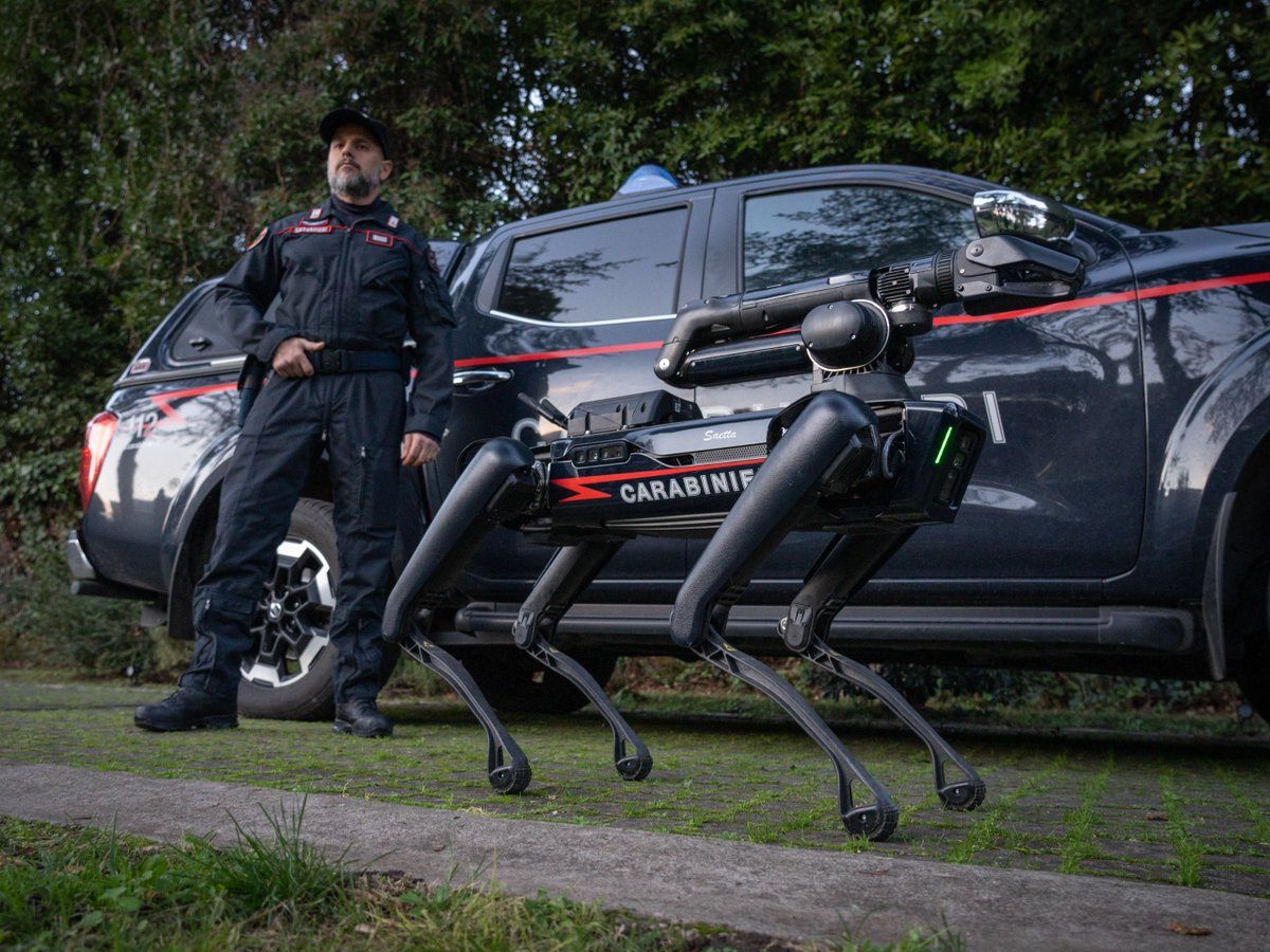 Roboter-Hund "Saetta". Roboter-Hund "Saetta".