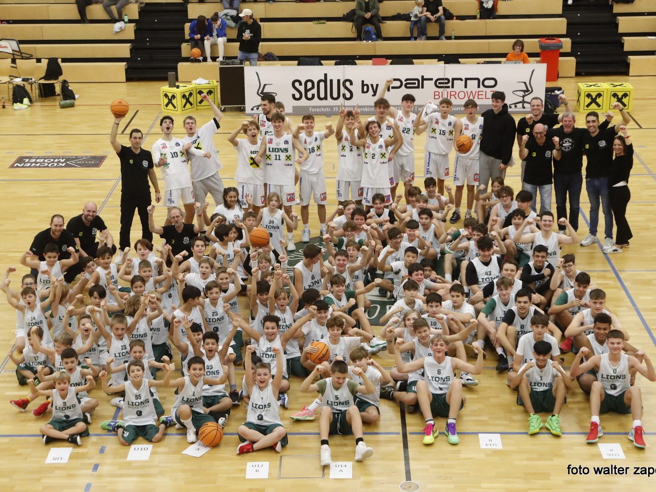 Die Lions-Youngsters präsentierten sich den Zuschauern in der Dornbirner Ballsporthalle Die Lions-Youngsters präsentierten sich den Zuschauern in der Dornbirner Ballsporthalle