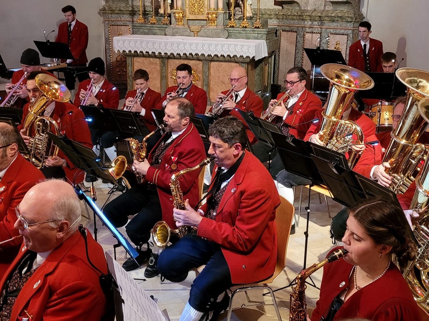 Ein besonderes Highlight im „Lochauer Advent 2023“ ist das vorweihnachtliche „Konzert zur Adventszeit“ des Musikvereines Lochau im stimmungsvollen Ambiente der Pfarrkirche. Ein besonderes Highlight im „Lochauer Advent 2023“ ist das vorweihnachtliche „Konzert zur Adventszeit“ des Musikvereines Lochau im stimmungsvollen Ambiente der Pfarrkirche.