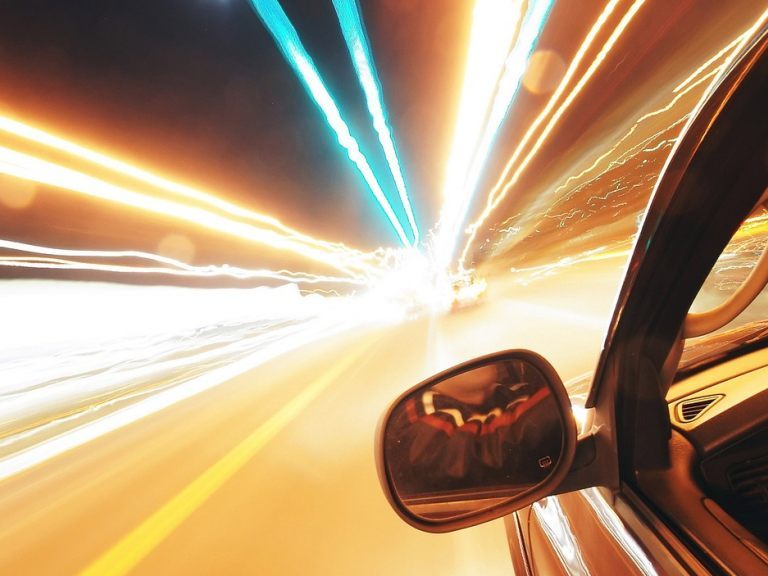 Ein 43-Jähriger war betrunken und ohne Führerschein auf der A22 unterwegs.