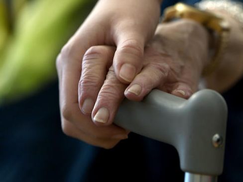Das Pflegegeld soll 2024 erhöht werden.