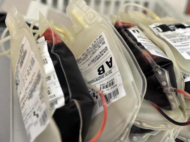 Das Rote Kreuz warnt vor einem Engpass bei Blutspenden.
