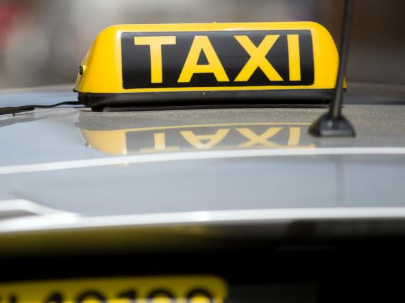 Die Polizei fasste einen Taxilenker ohne Taxischein in Wien. Die Polizei fasste einen Taxilenker ohne Taxischein in Wien.