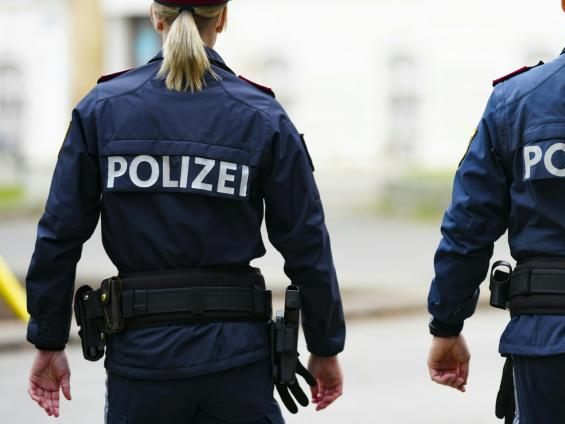Eine Frau attackierte in Wien Polizisten. Eine Frau attackierte in Wien Polizisten.