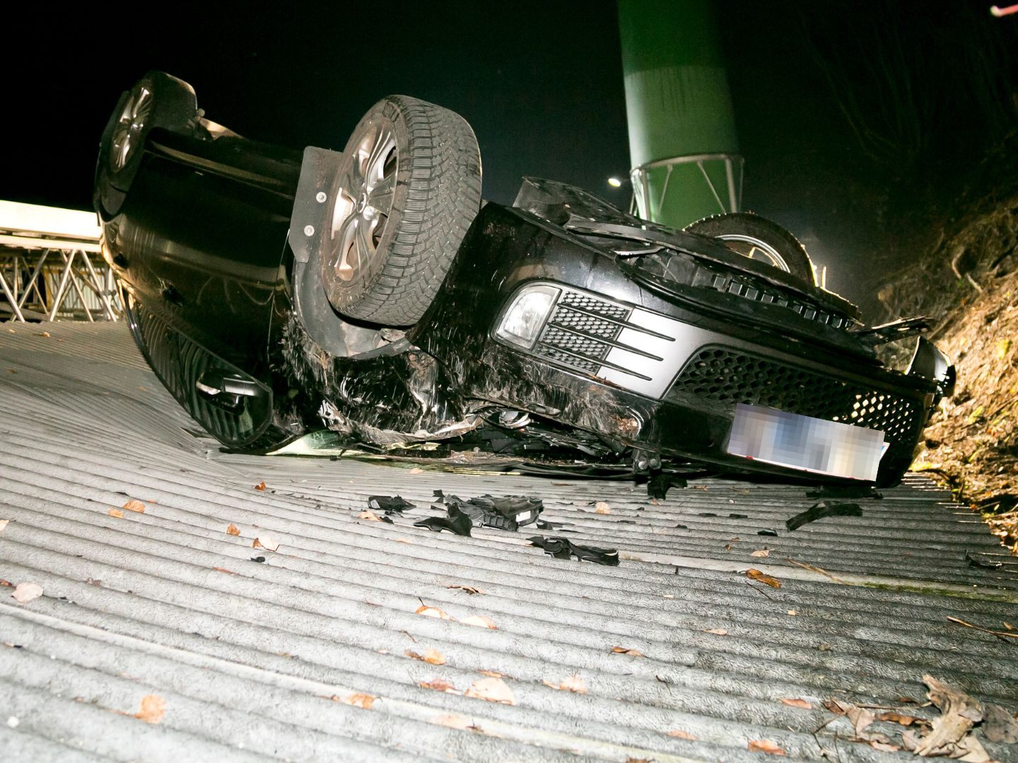 Am Pkw entstand Totalschaden