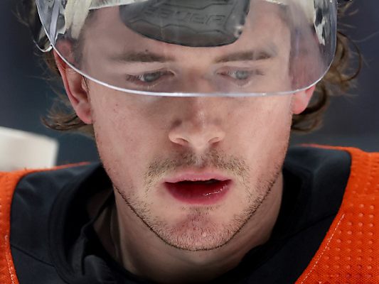 Schwere Vorwürfe gegen Flyers-Goalie Hart Schwere Vorwürfe gegen Flyers-Goalie Hart