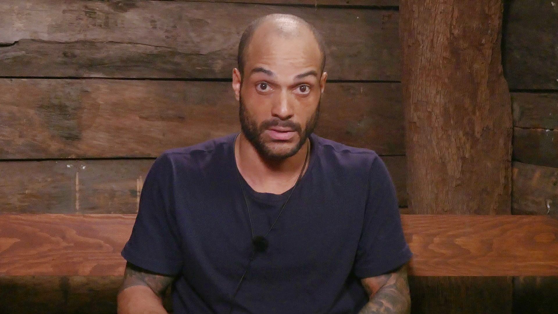 Tag 11 im Camp. David Odonkor  im Dschungeltelefon: "Ich finde, dass das fürs Dschungelcamp nicht passend ist. Das hier ist keine Dating-App. Diese Freizügigkeit können sie gern zuhause machen. Das weiß doch jeder, was eine Frau nicht darf und was ein Mann nicht darf."
