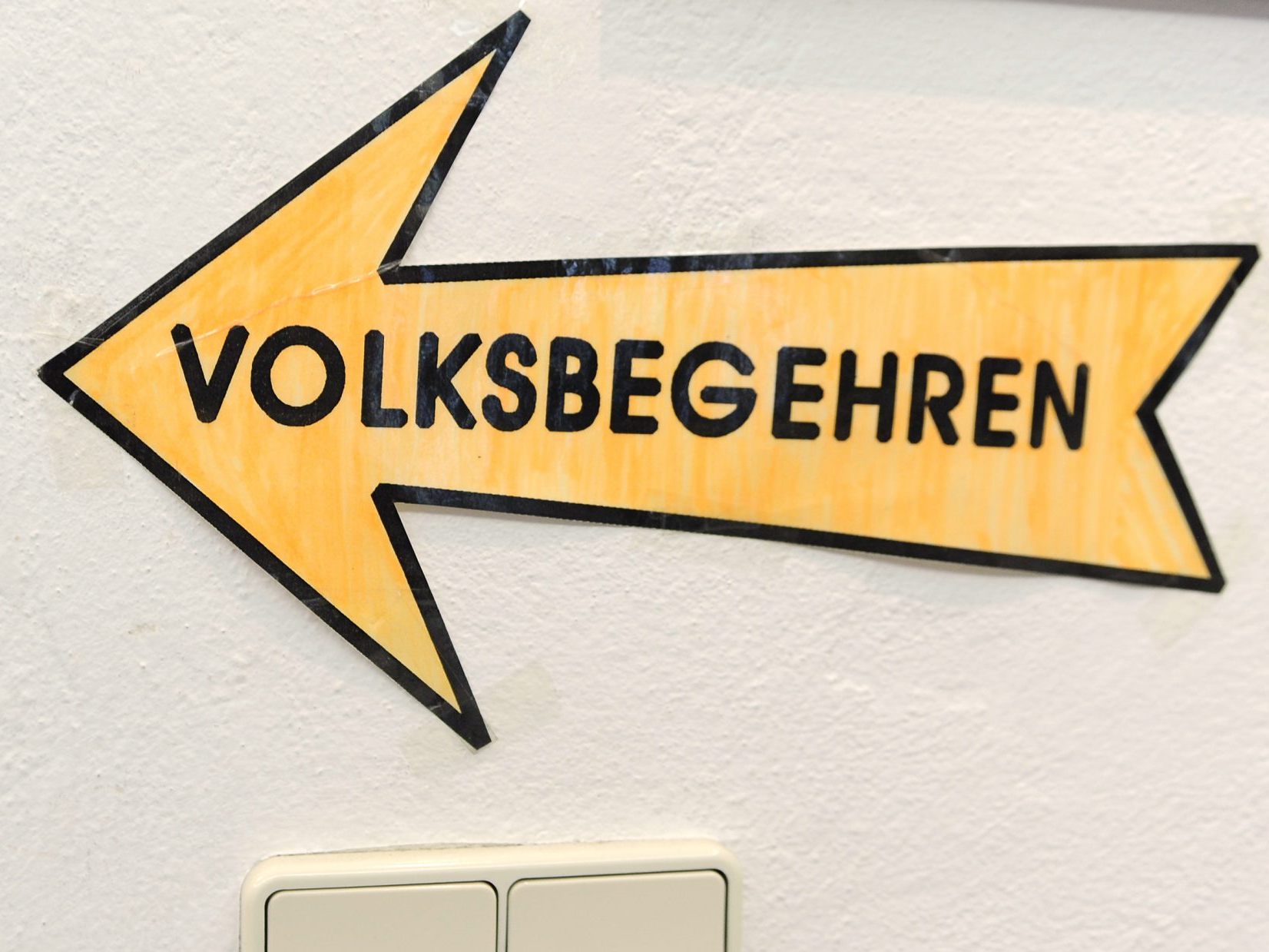 14 neue Volksbegehren können im März unterschrieben werden. 14 neue Volksbegehren können im März unterschrieben werden.