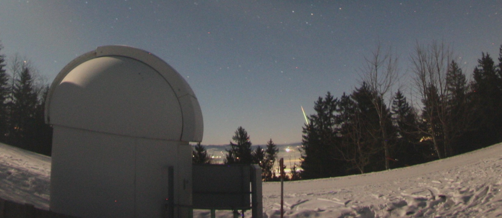 Dem Obmann vom Astronomischen Arbeitskreis Salzkammergut, gelang um 1.32 Uhr eine Aufnahme des verglühenden Asteroiden mit der All-Sky-Meteoritenortungskamera der Sternwarte Gahberg bei Weyregg am Attersee. Dem Obmann vom Astronomischen Arbeitskreis Salzkammergut, gelang um 1.32 Uhr eine Aufnahme des verglühenden Asteroiden mit der All-Sky-Meteoritenortungskamera der Sternwarte Gahberg bei Weyregg am Attersee.