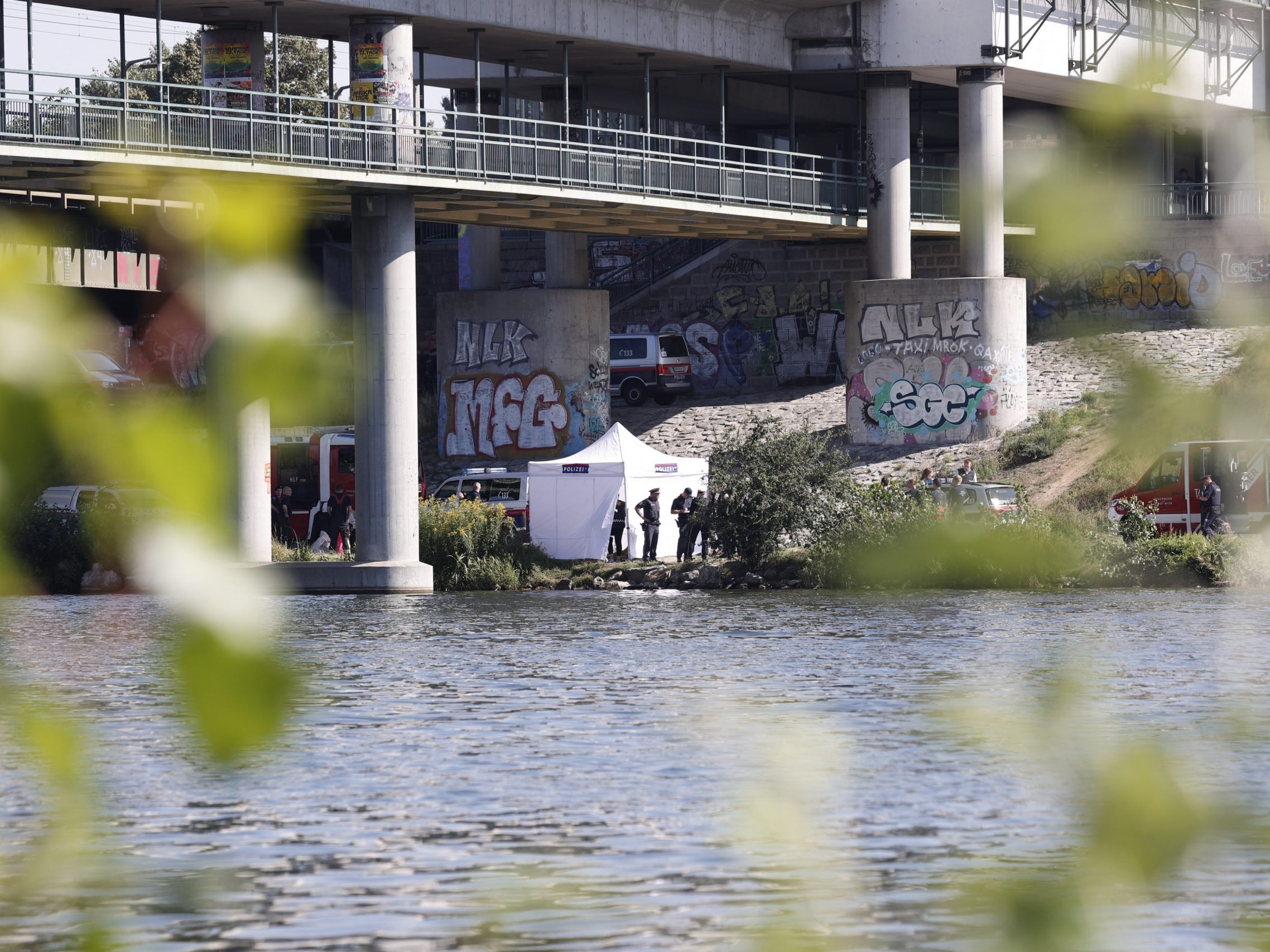 Die Identität des Toten ist noch unklar.