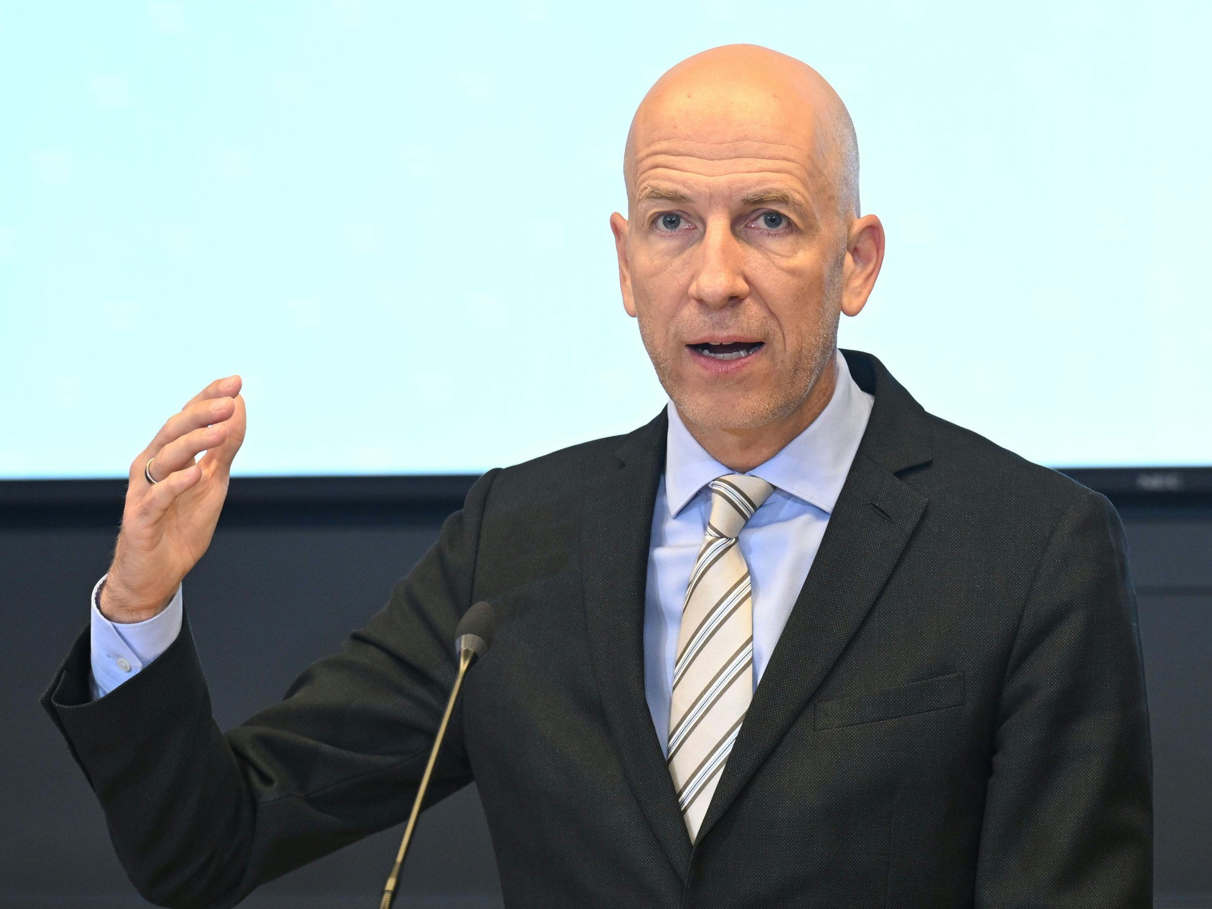 Kocher erteilt der Abschaffung der Saisonnierkontingente eine Absage. Kocher erteilt der Abschaffung der Saisonnierkontingente eine Absage.