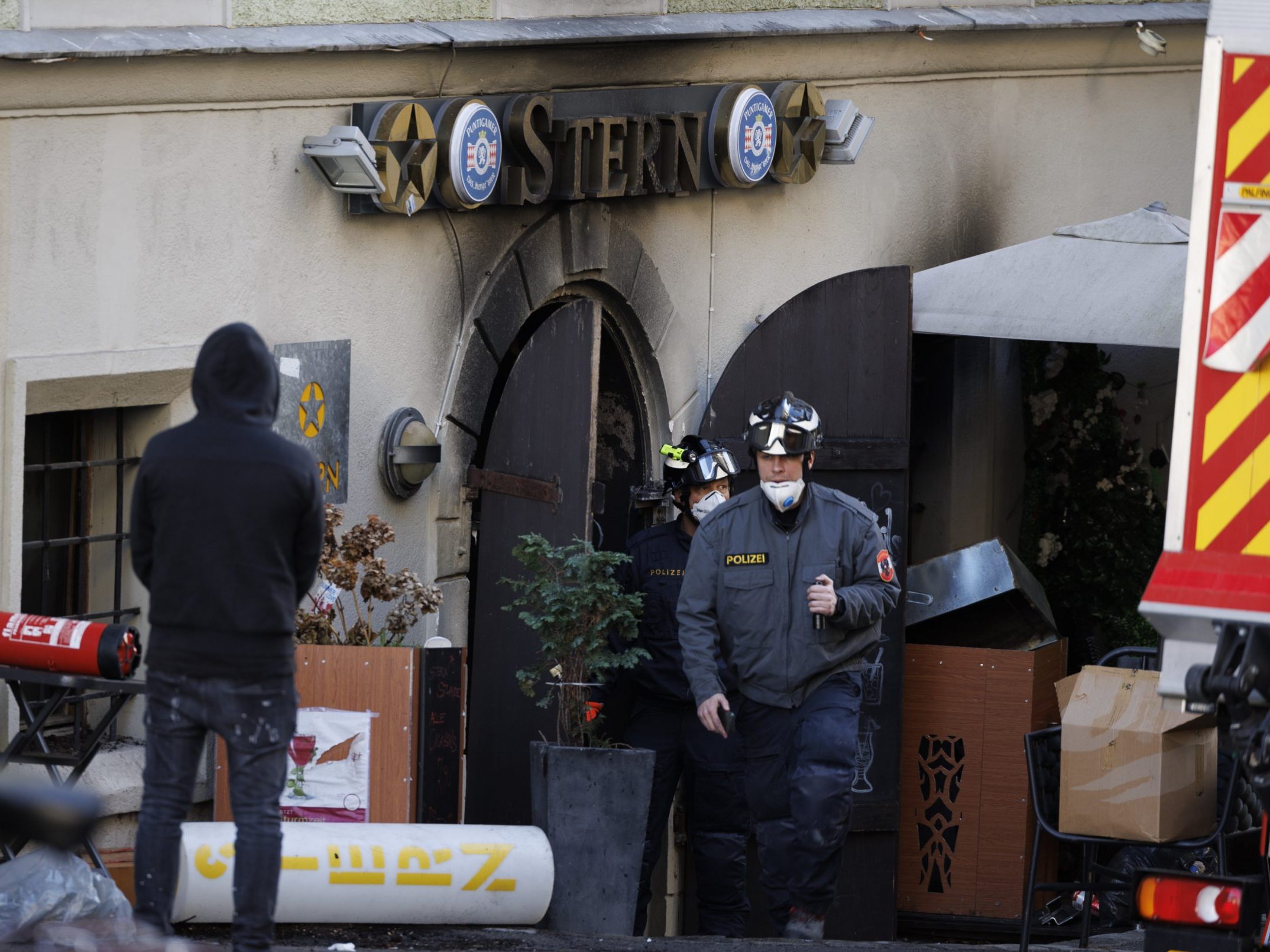 Nach dem Brand in einer Grazer Bar am Neujahrstag befinden sich vier Lokalgäste noch immer im Spital.