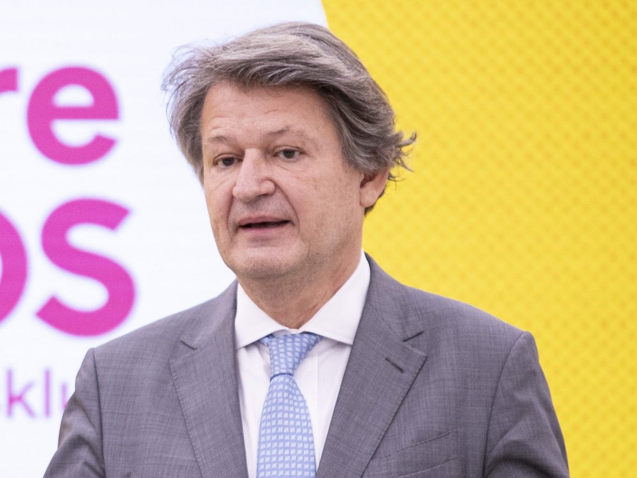 Brandstätter führt die NEOS in die EU-Wahl.