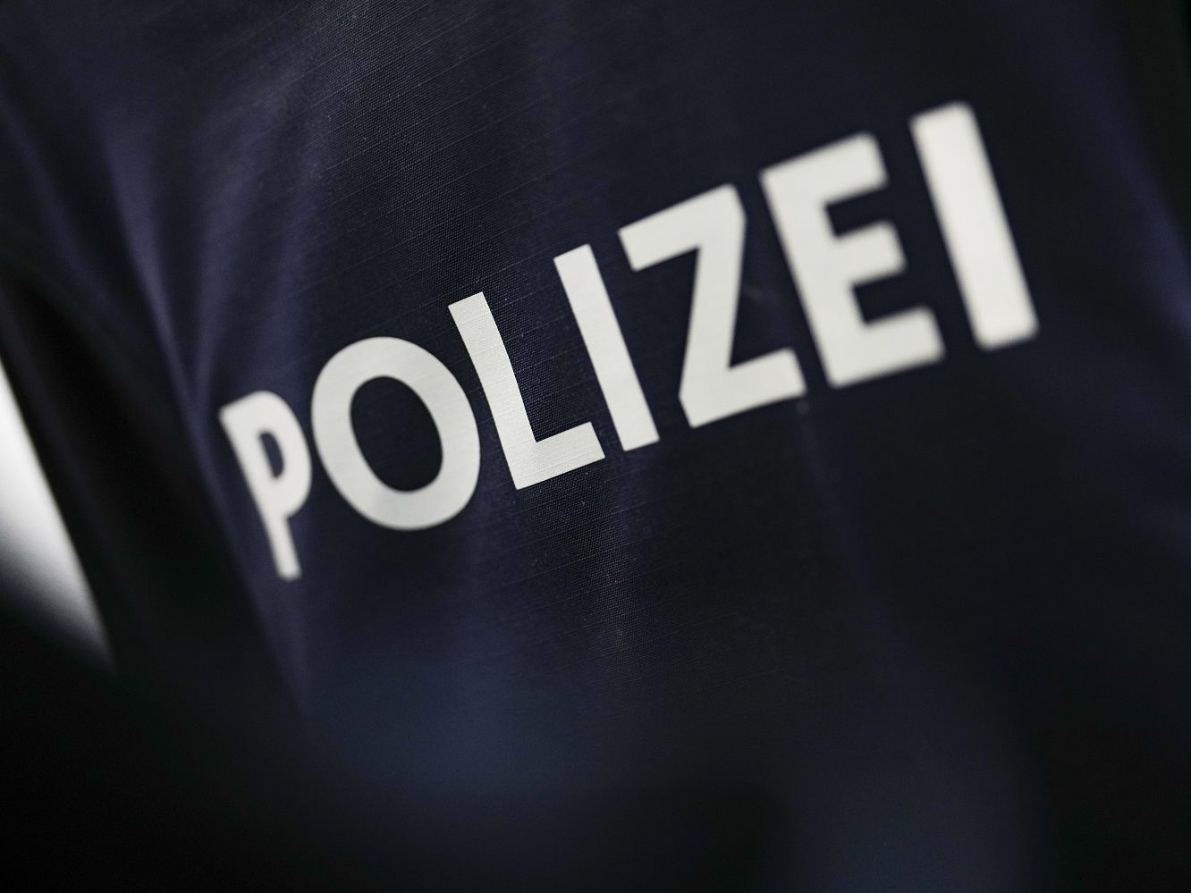 Der Mann dürfte über ein Schneefeld abgerutscht sein, hieß es von der Polizei.