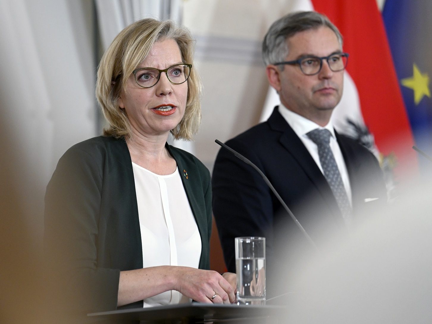 Regierung beschloss Halbierung bei Strompreisbremse. Regierung beschloss Halbierung bei Strompreisbremse.