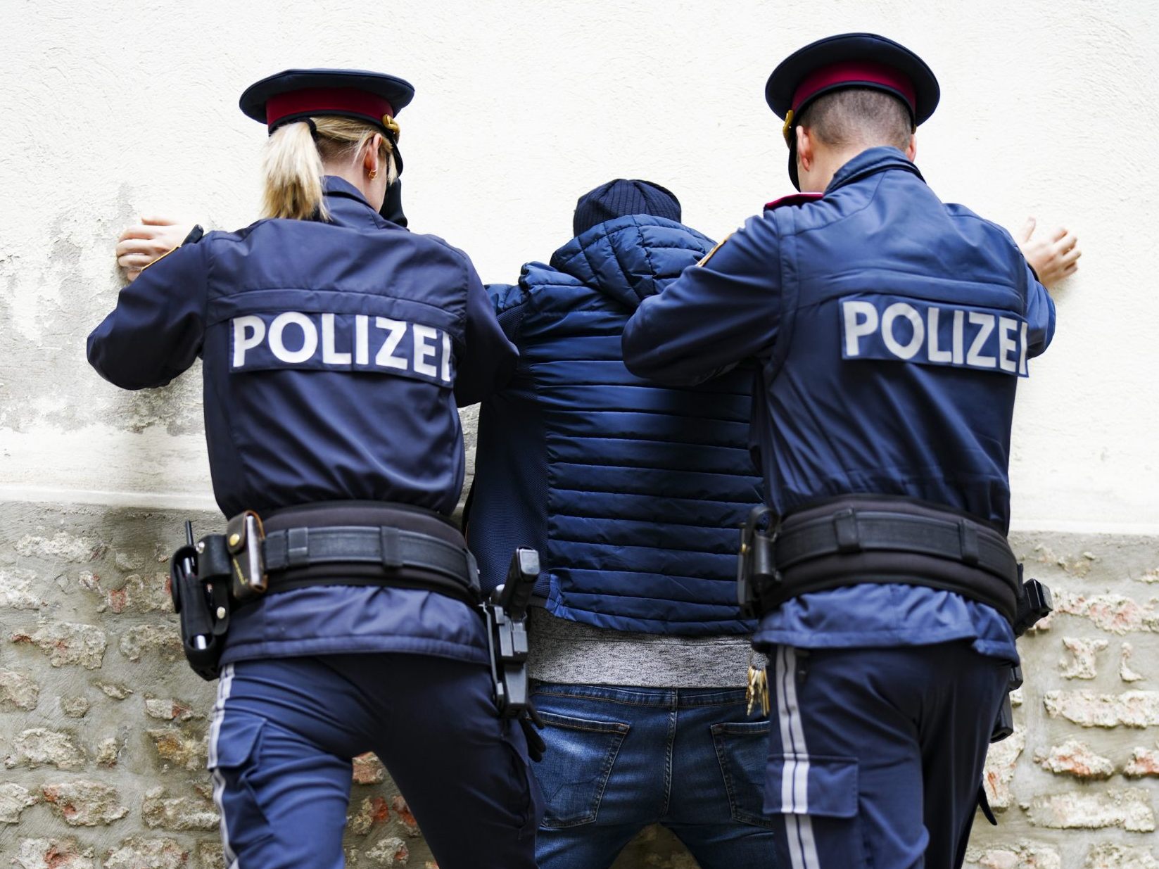 Ein Schreckschuss stoppte den Fluchtversuch des 27-Jährigen vor der Polizei.