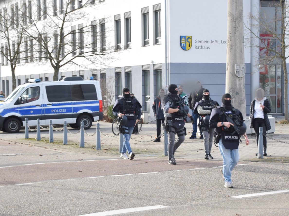 eht von Beziehungstat aus - Verdächtiger auf der Flucht