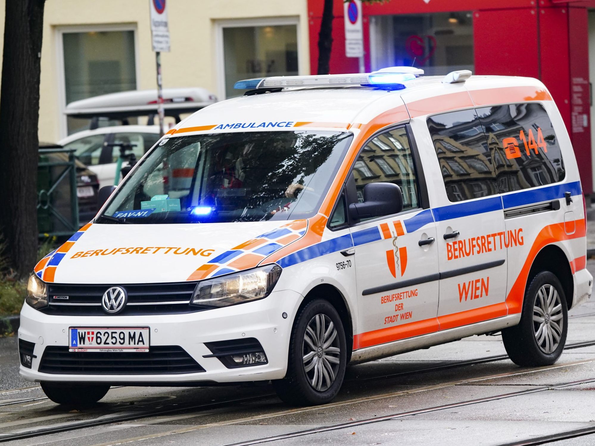 Die Rettung versorgte die 13-jährige Schülerin.