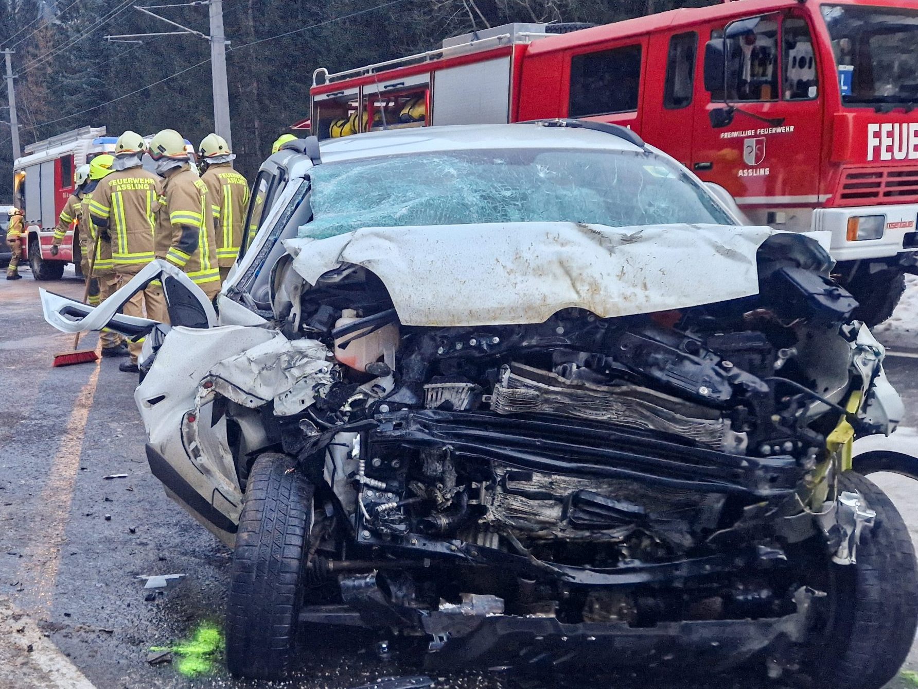 Die Mutter und zwei Söhne sind nach einem schweren Unfall verstorben.