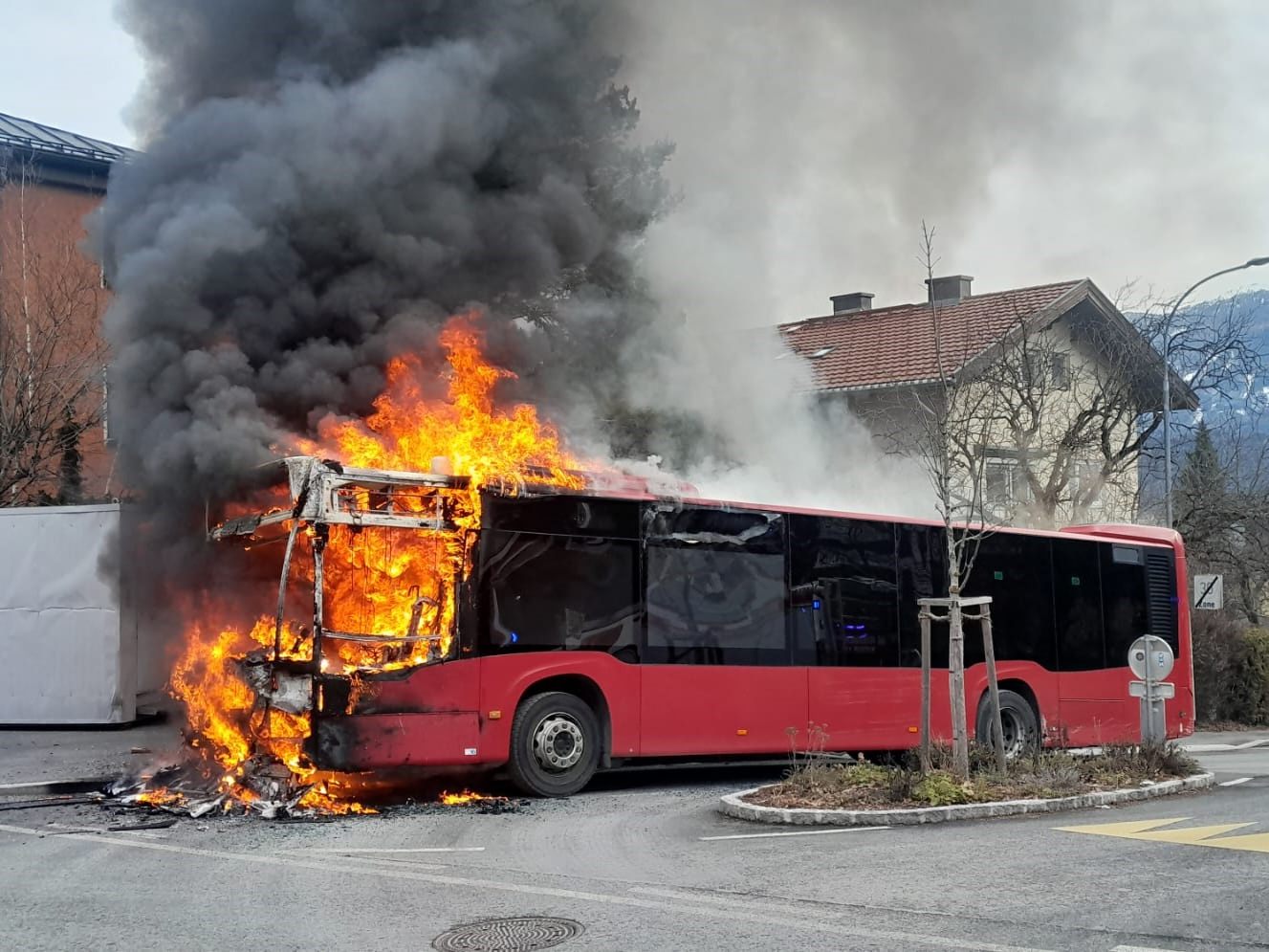 Innsbrucker Linienbus fing Feuer.