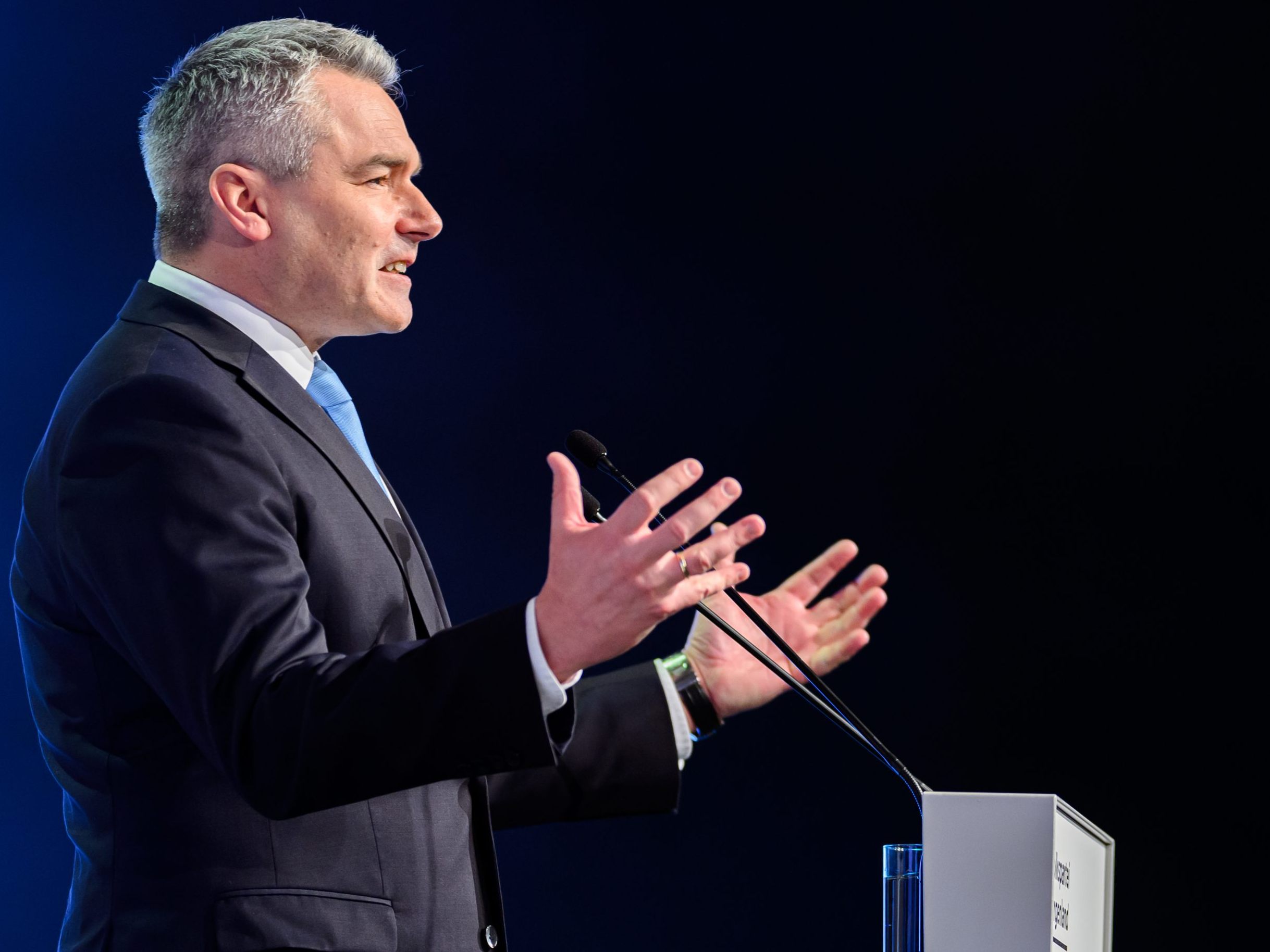 Karl Nehammer erwartet die Zustimmung Orbáns zu den Ukraine-Hilfen. Karl Nehammer erwartet die Zustimmung Orbáns zu den Ukraine-Hilfen.