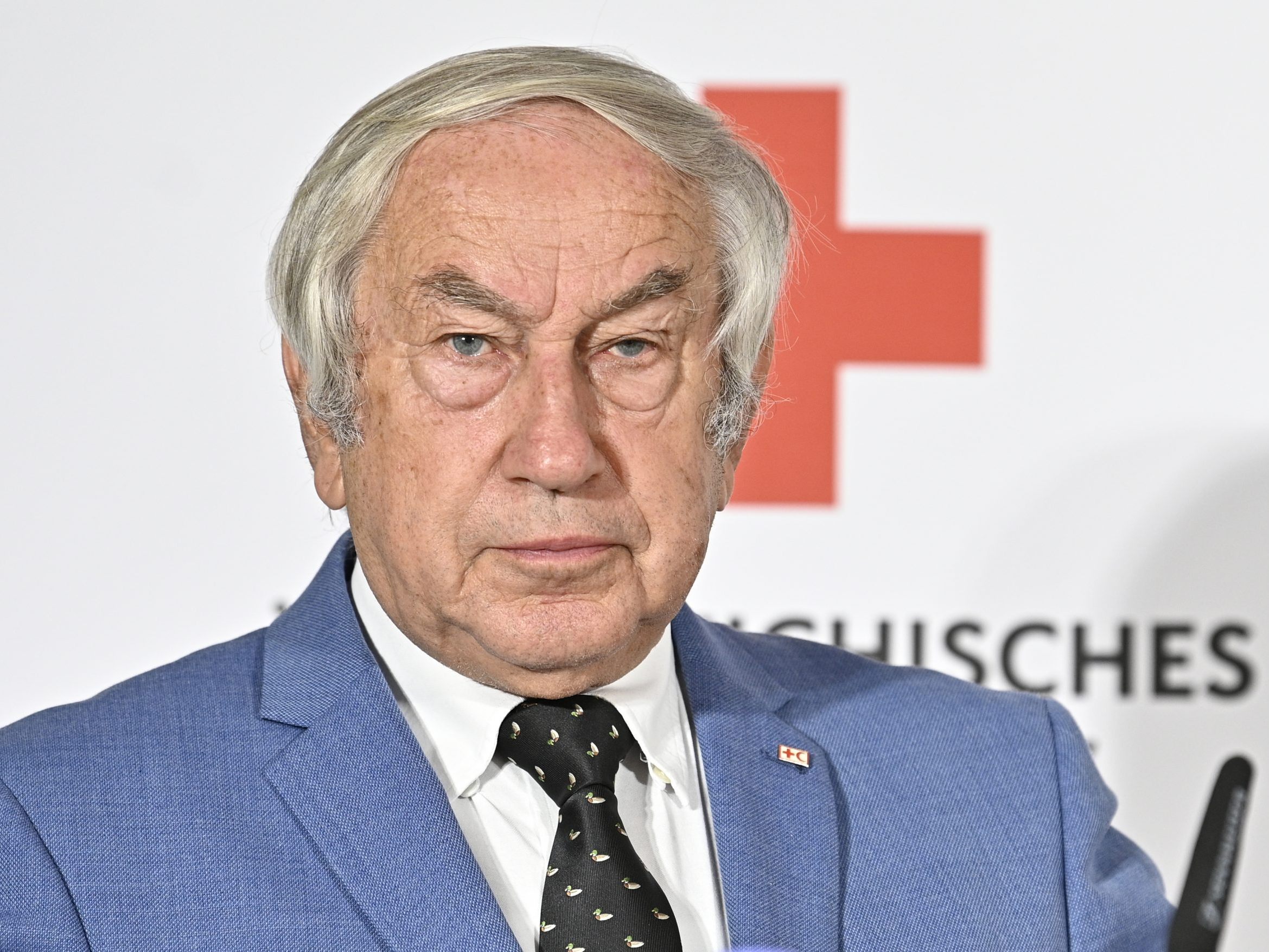 "Bisher kennen wir den 'Terminator' nur aus dem Fernsehen", so Rotkreuz-Präsident Schöpfer. "Bisher kennen wir den 'Terminator' nur aus dem Fernsehen", so Rotkreuz-Präsident Schöpfer.