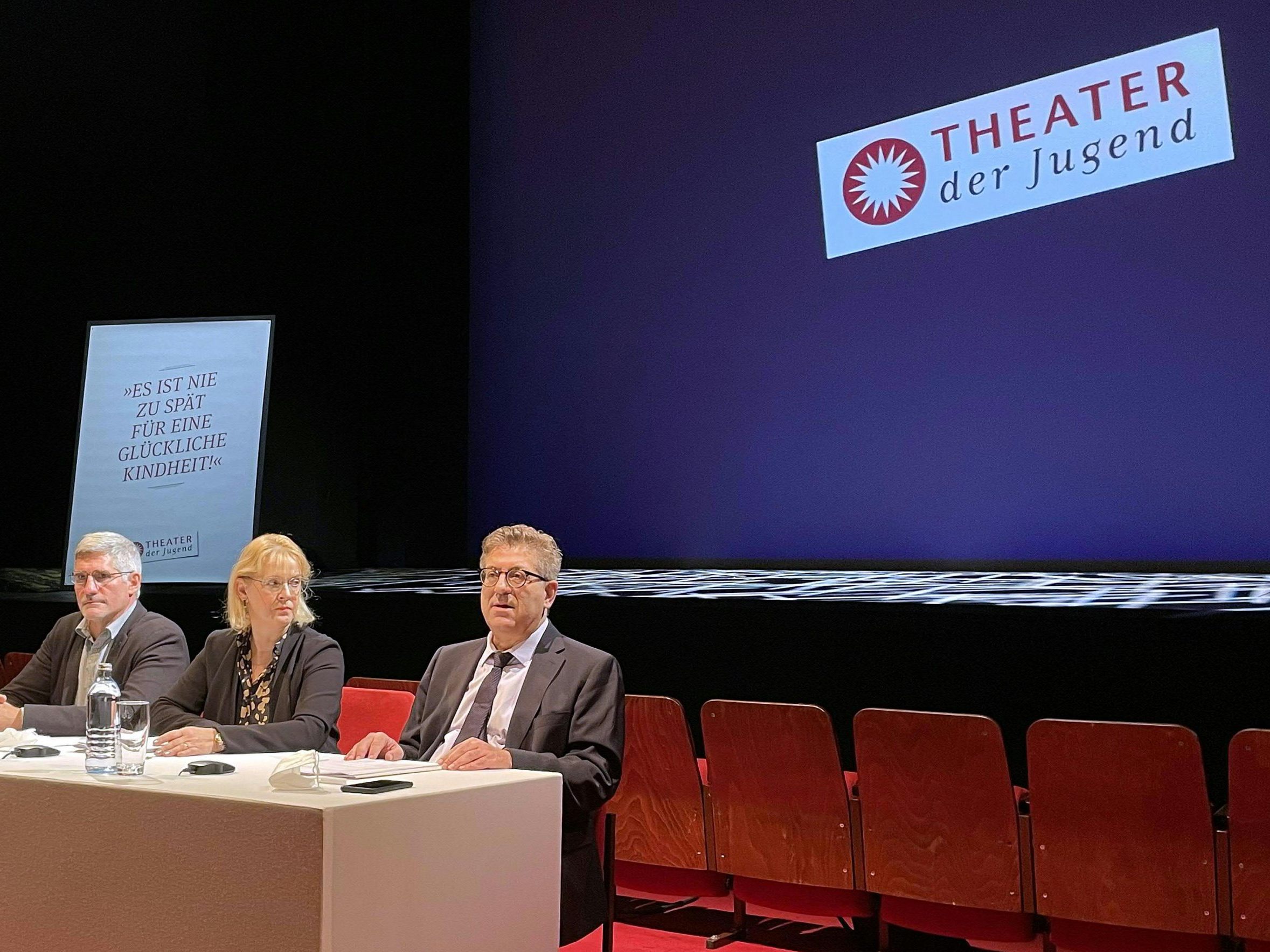 Das Theater der Jugend in Wien bringt Franz Kafka auf die Bretter. Das Theater der Jugend in Wien bringt Franz Kafka auf die Bretter.
