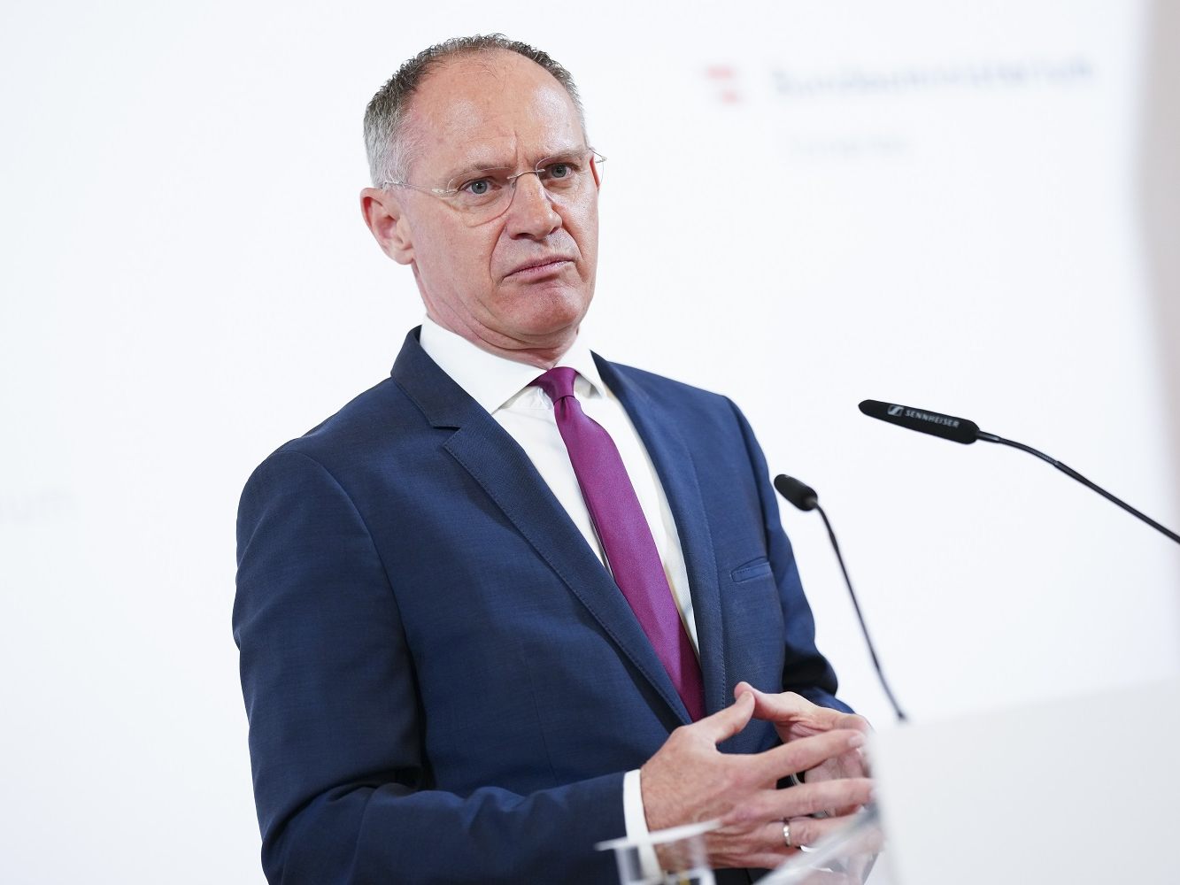 Mit dem Projekt soll die Wiener Polizei bei der Bewachung von Botschaften und besonders schützenswerten Gebäuden entlastet werden, so Karner. Mit dem Projekt soll die Wiener Polizei bei der Bewachung von Botschaften und besonders schützenswerten Gebäuden entlastet werden, so Karner.