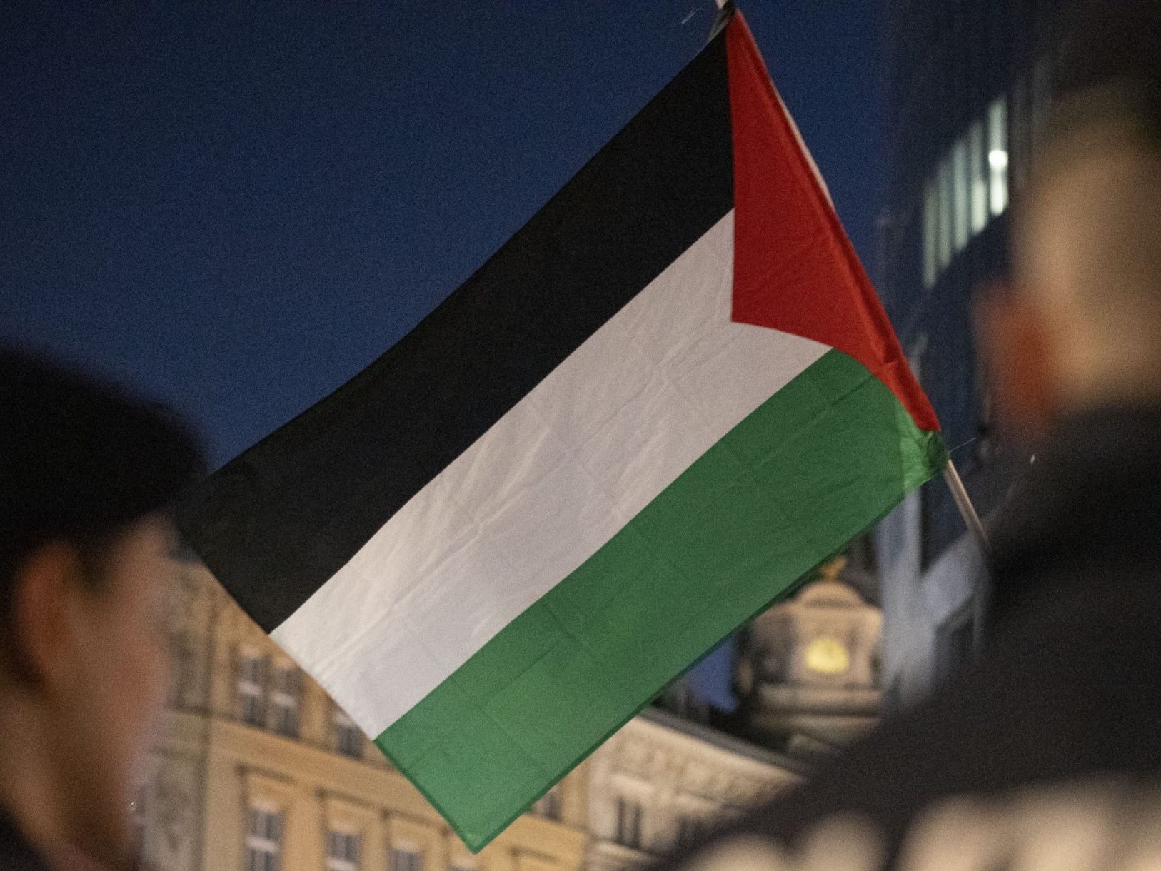 Rund 100 Menschen kamen zu einer Anti-Israel-Kundgebung.