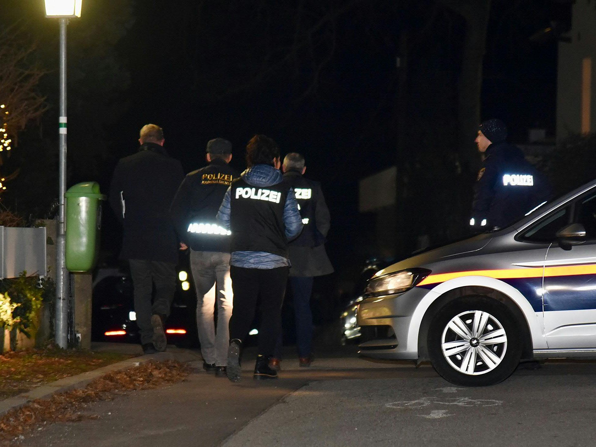 Formal laufen gegen einen Beamten derzeit Mordermittlungen.