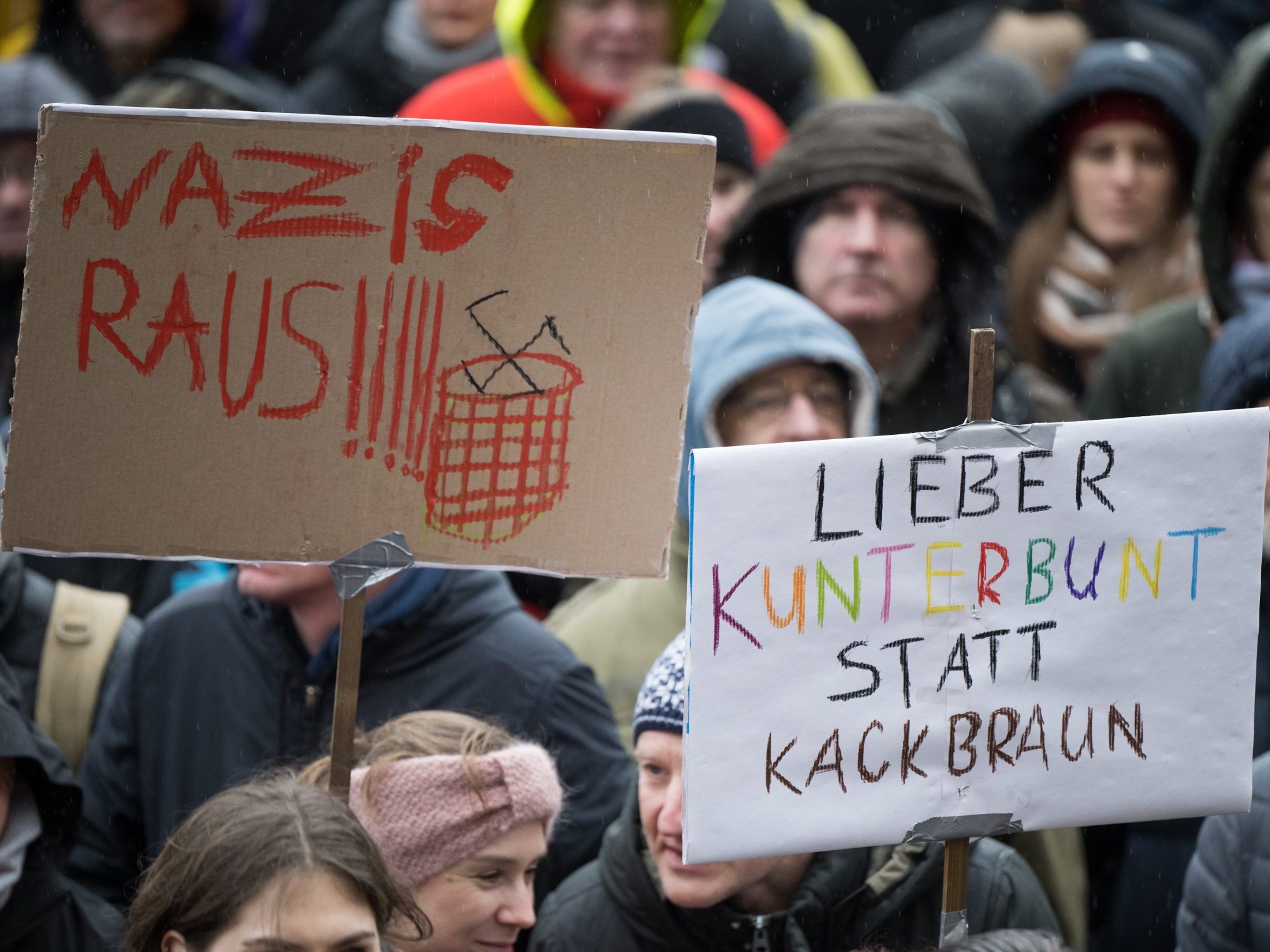 Nach Vorbild der Proteste in Deutschland finden auch in Österreich Demos gegen Rechtsextremismus statt. Nach Vorbild der Proteste in Deutschland finden auch in Österreich Demos gegen Rechtsextremismus statt.