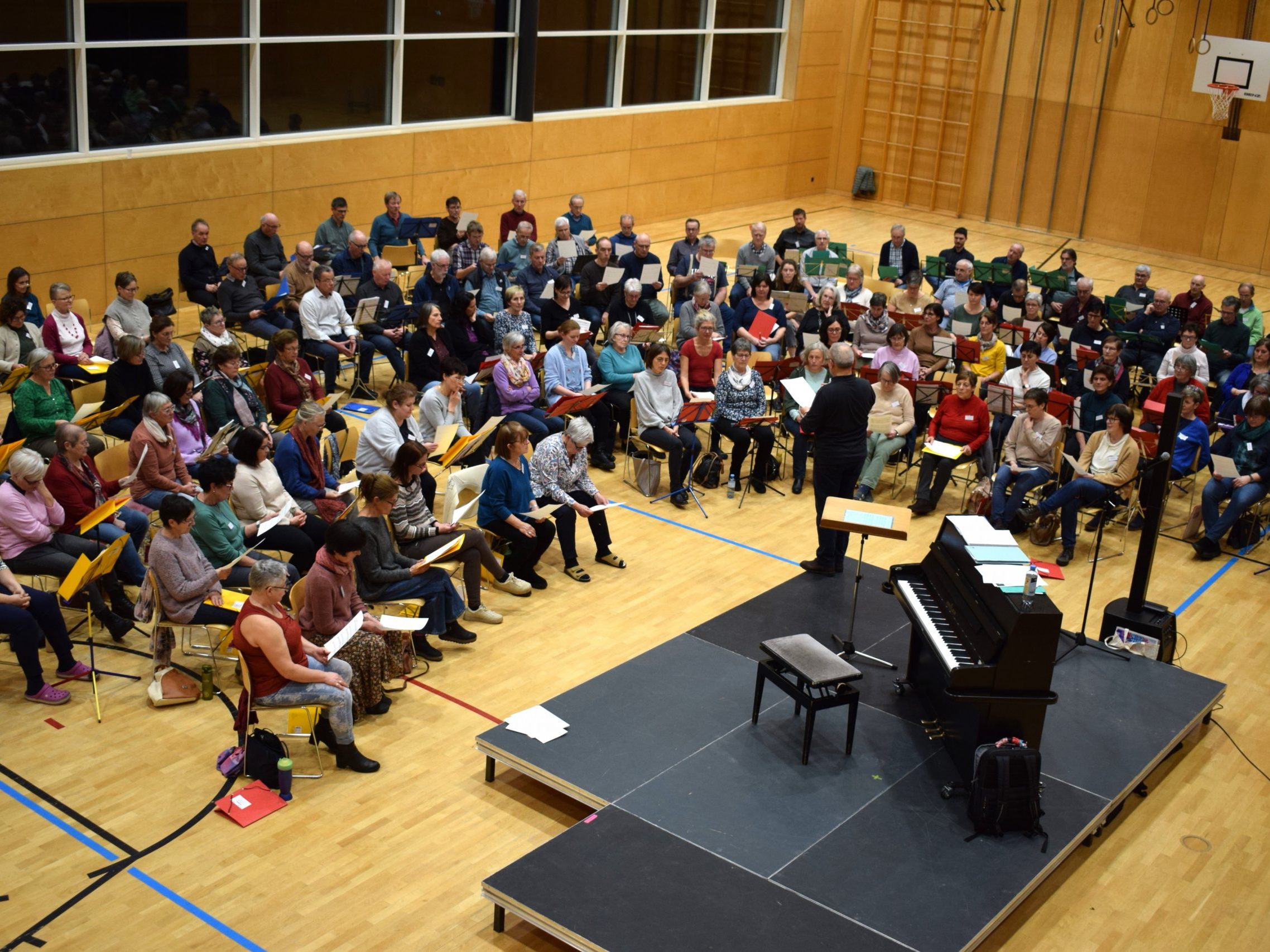 140 motivierte Sängerinnen und Sänger beteiligten sich am Singseminar des Chorforums Bregenzerwald.