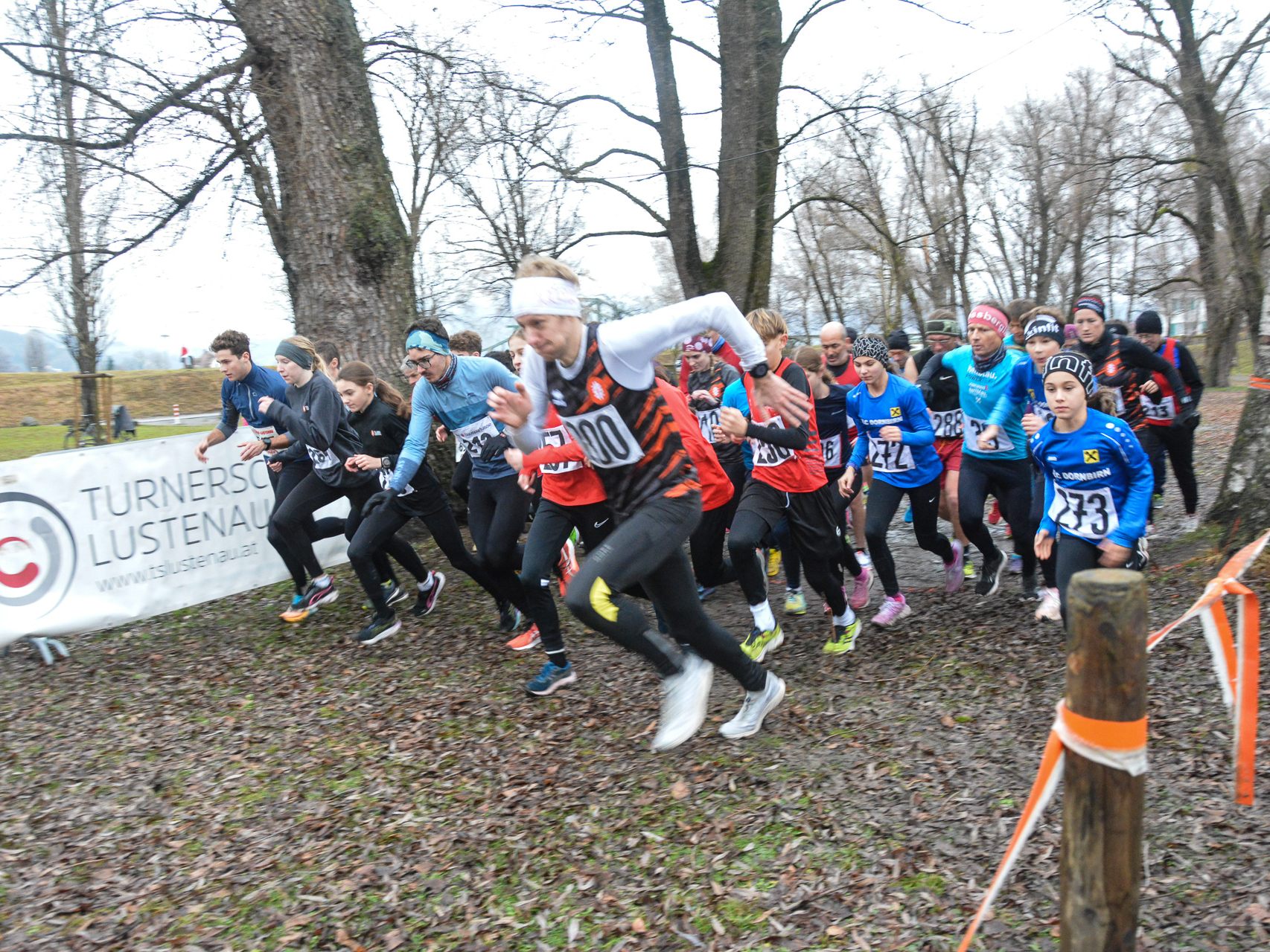 Am Samstagnachmittag fand die 54. Crosslauf-Serie am Alten Rhein statt. Zahlreiche Läufer machten mit.