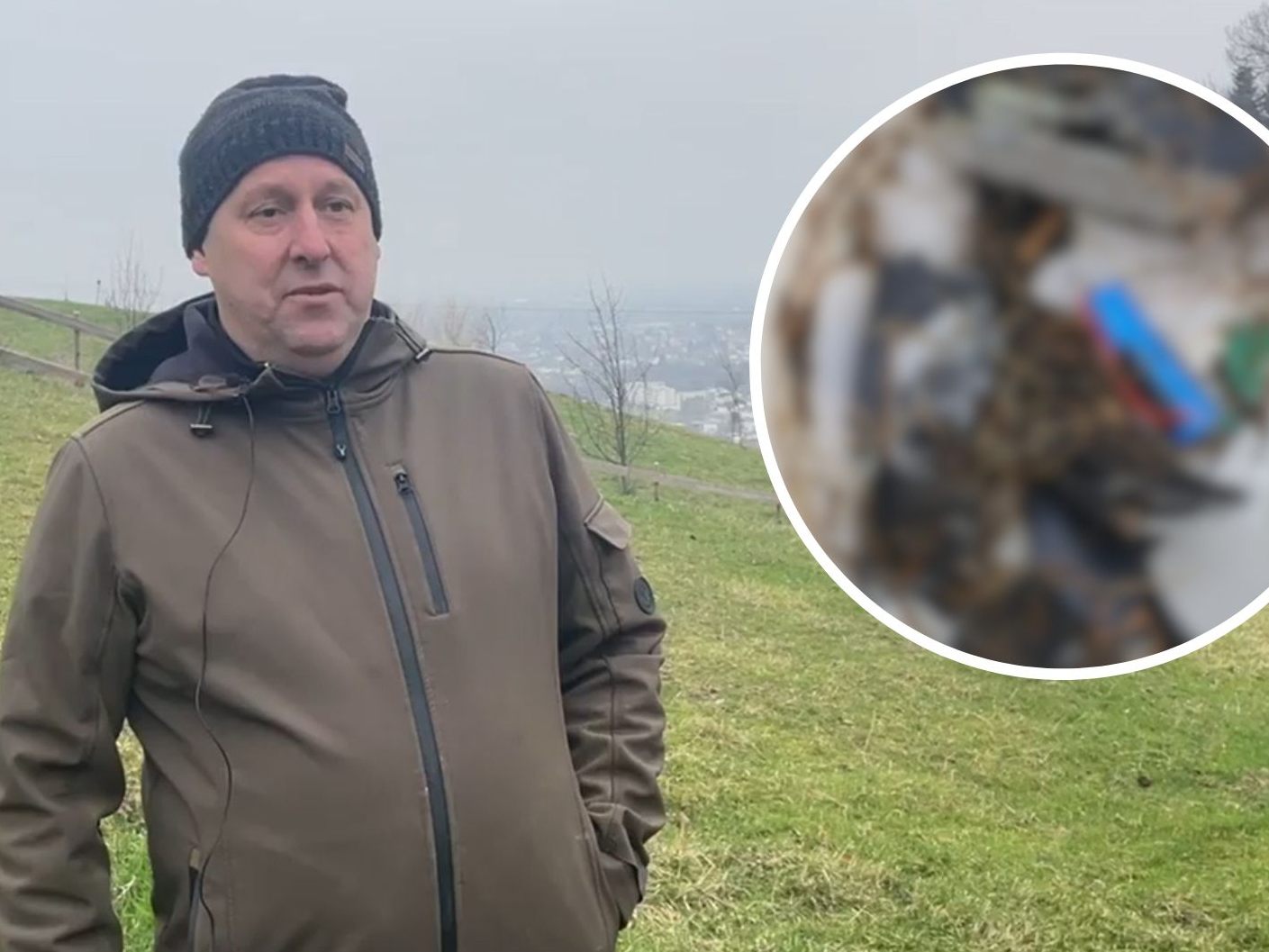 Landwirt Dietmar ist besorgt, weil er immer mehr Müll im Heu findet.