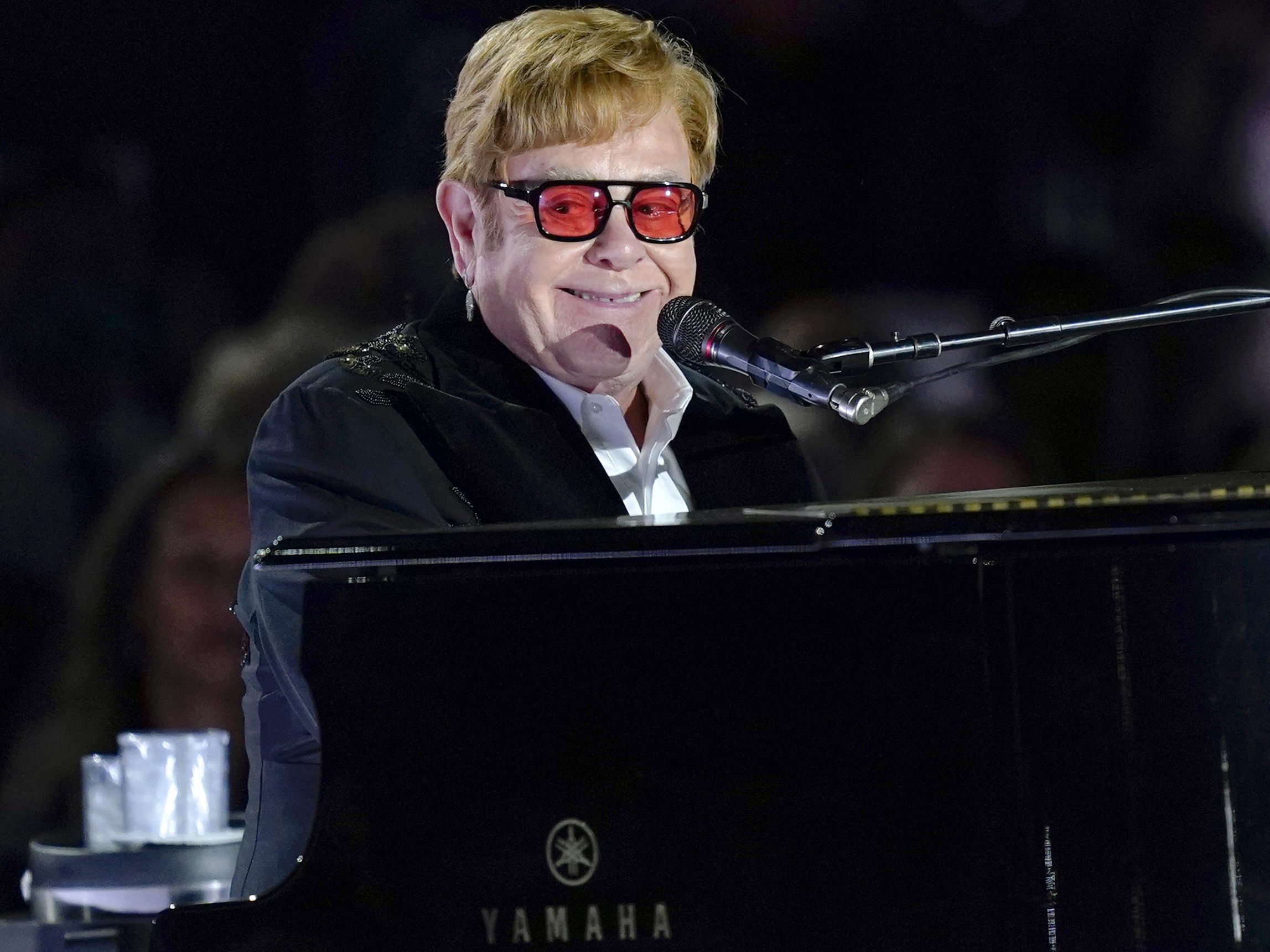 Elton John ist der 19. EGOT-Preisträger. Elton John ist der 19. EGOT-Preisträger.