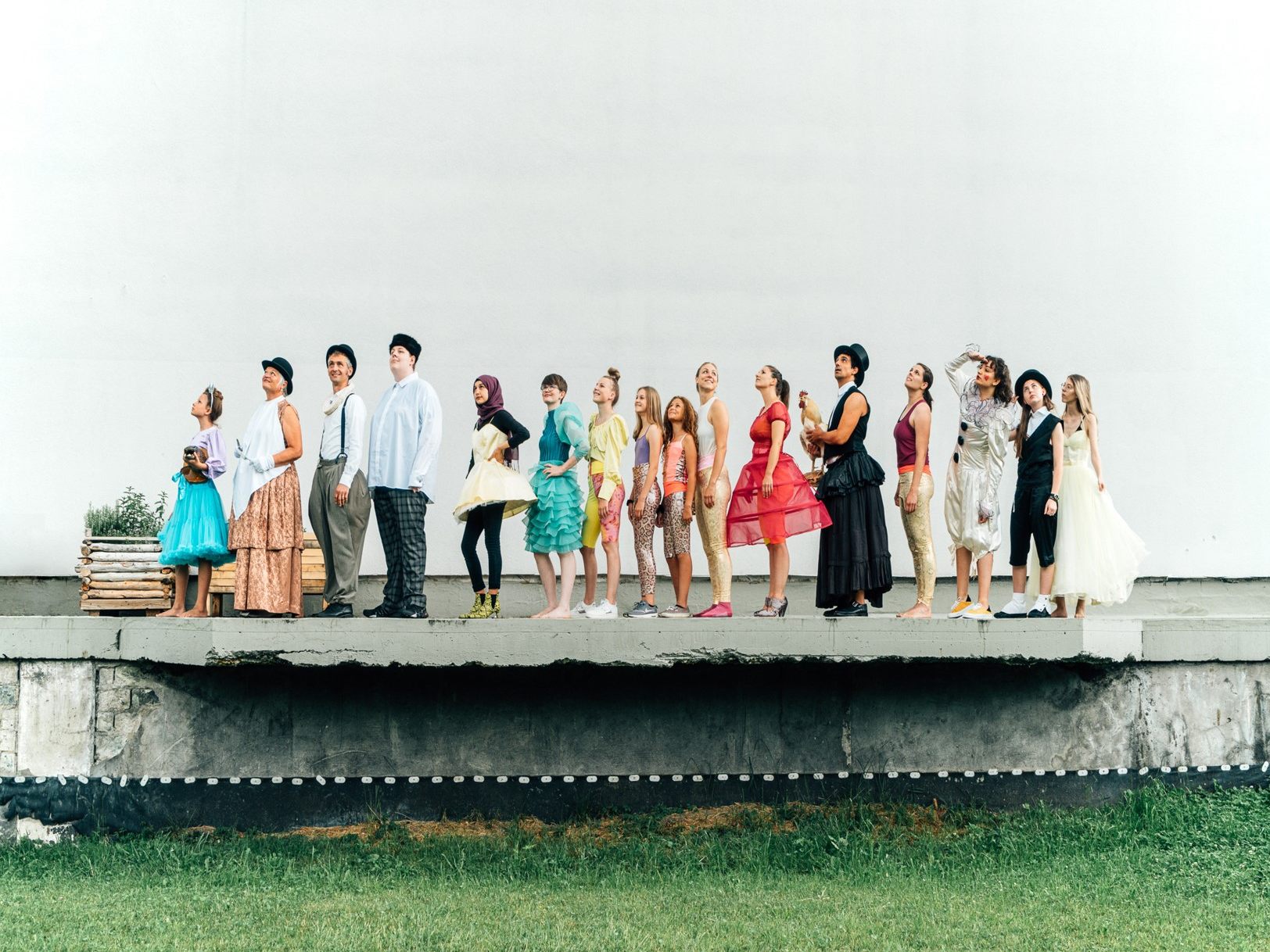 Für das neue Tanztheaterprojekt „Grenzgänge und der Rhein. Ein performativer Spaziergang zwischen hüben und drüben“, das in Lustenau und Au/SG aufgeführt wird, sucht walktanztheater.com engagierte Schauspieler:innen, Tänzer:innen und Autor:innen.