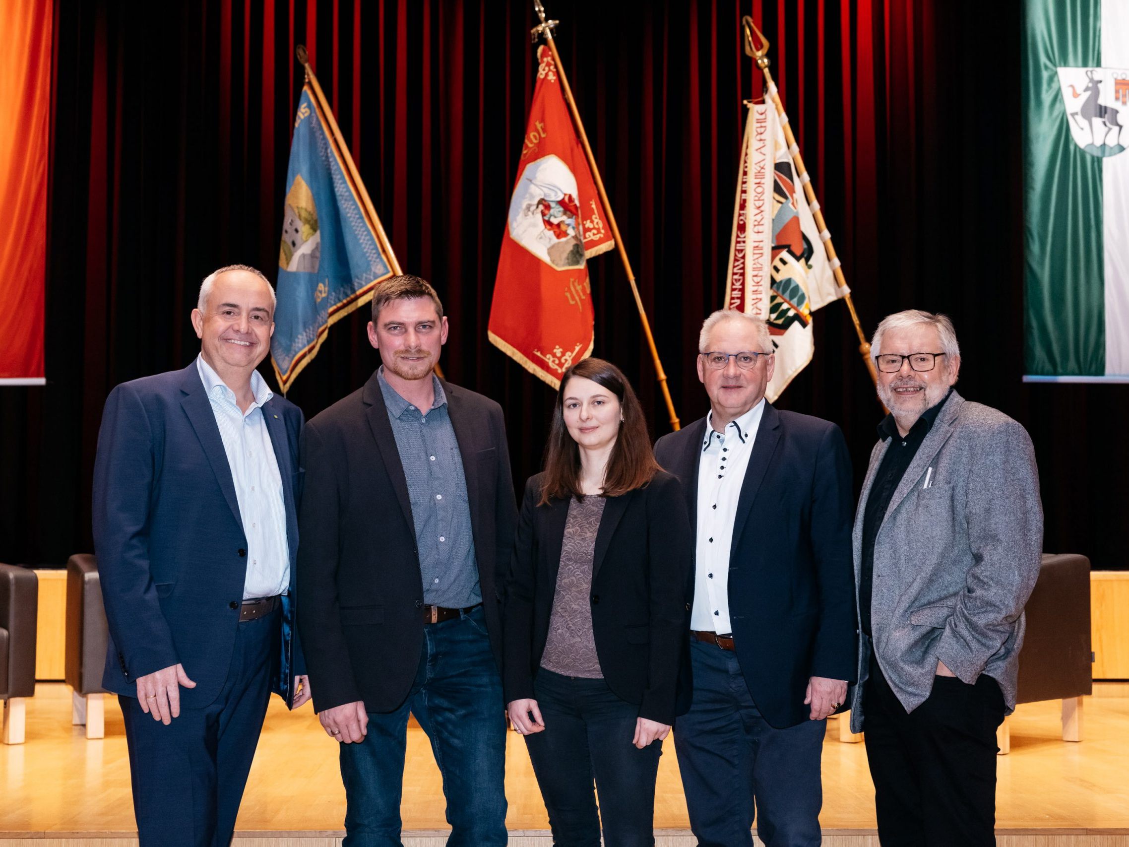 Von links nach rechts: Der Götzner Bürgermeister Manfred Böhmwalder, Rainer Büsel, Kommandant der Feuerwehr Götzis, Laura Gorbach, Mitglied im Obleuteteam der Bürgermusik, Klaus Ellensohn, Obmann der Gemeindemusik und Thomas Kirisits, Archivar der Marktgemeinde Götzis. Von links nach rechts: Der Götzner Bürgermeister Manfred Böhmwalder, Rainer Büsel, Kommandant der Feuerwehr Götzis, Laura Gorbach, Mitglied im Obleuteteam der Bürgermusik, Klaus Ellensohn, Obmann der Gemeindemusik und Thomas Kirisits, Archivar der Marktgemeinde Götzis.