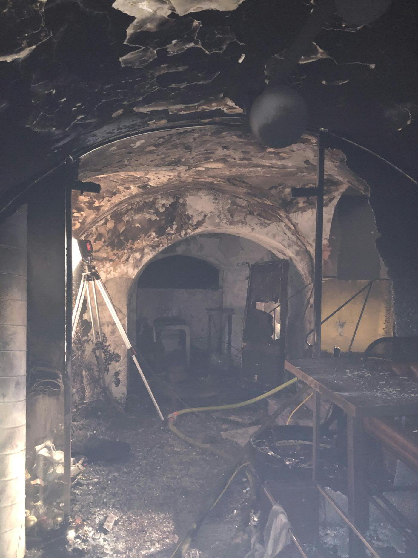 Blick ins Lokal unmittelbar nach dem Brand. Blick ins Lokal unmittelbar nach dem Brand.