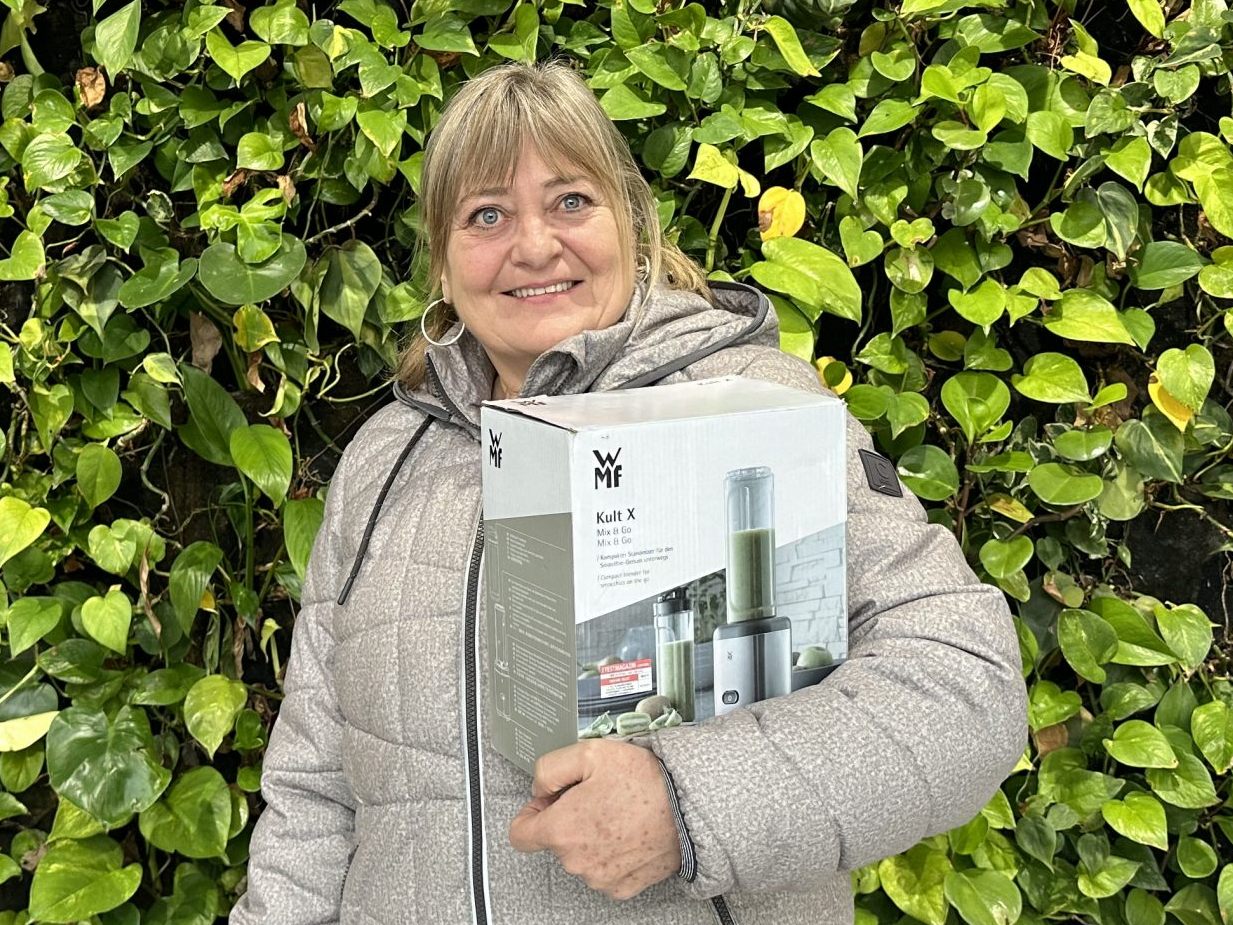 Maria Heidi B. freut sich über den Smoothie Maker Mix & Go.
