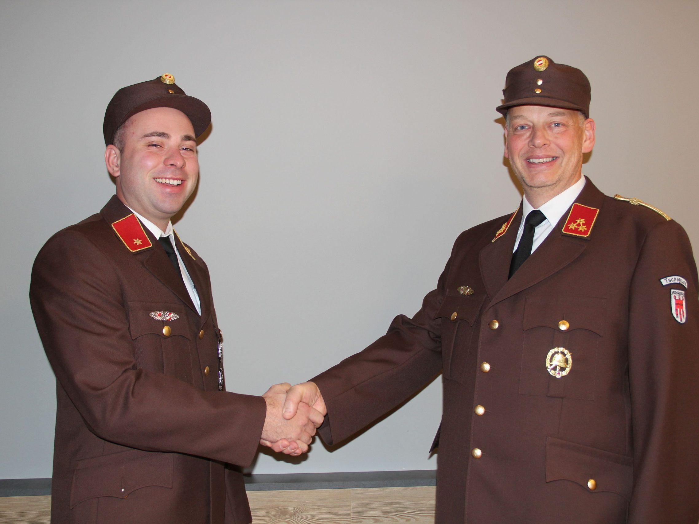 Der scheidende Kommandant Martin Wischenbart übergab sein Amt nach der Neuwahl an Christoph Hinteregger. Der scheidende Kommandant Martin Wischenbart übergab sein Amt nach der Neuwahl an Christoph Hinteregger.
