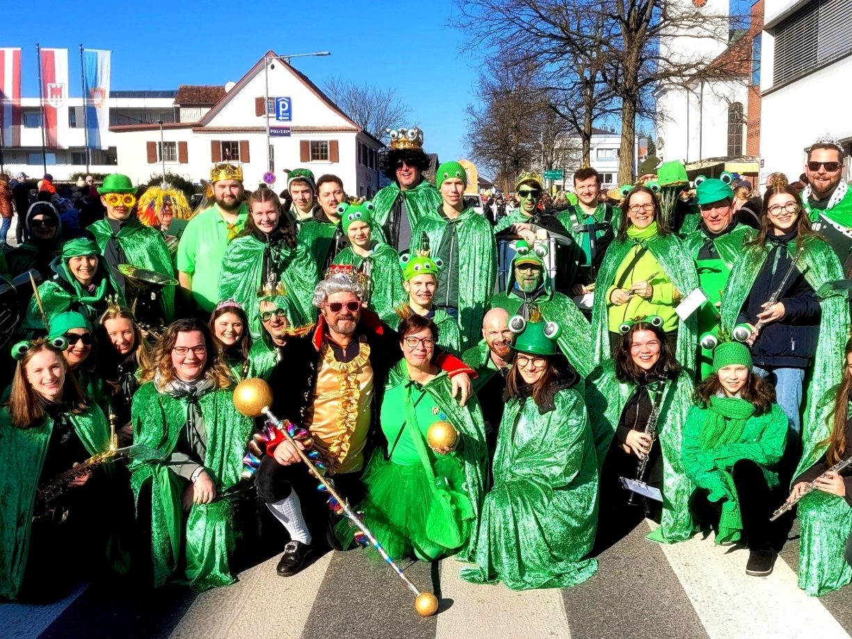 Dabei sein und mitmachen lautet die Devise für Jung und Alt beim internationalen Lochauer Faschingsumzug. Ein tolles Fest für die vielen jungen Mäschgerle und Maschgara. Ore, Ore! Dabei sein und mitmachen lautet die Devise für Jung und Alt beim internationalen Lochauer Faschingsumzug. Ein tolles Fest für die vielen jungen Mäschgerle und Maschgara. Ore, Ore!